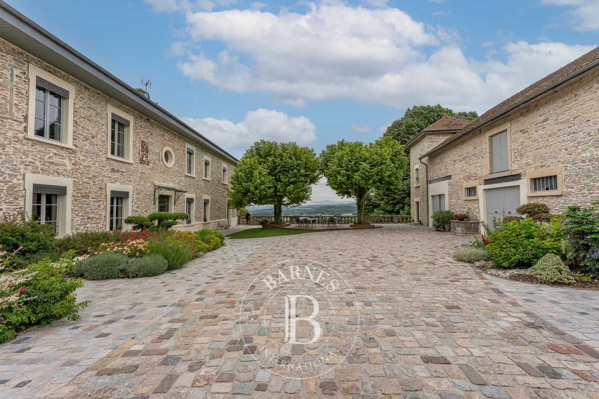 Maison d'hôtes Maubec  -  ref 86274154 (picture 1)