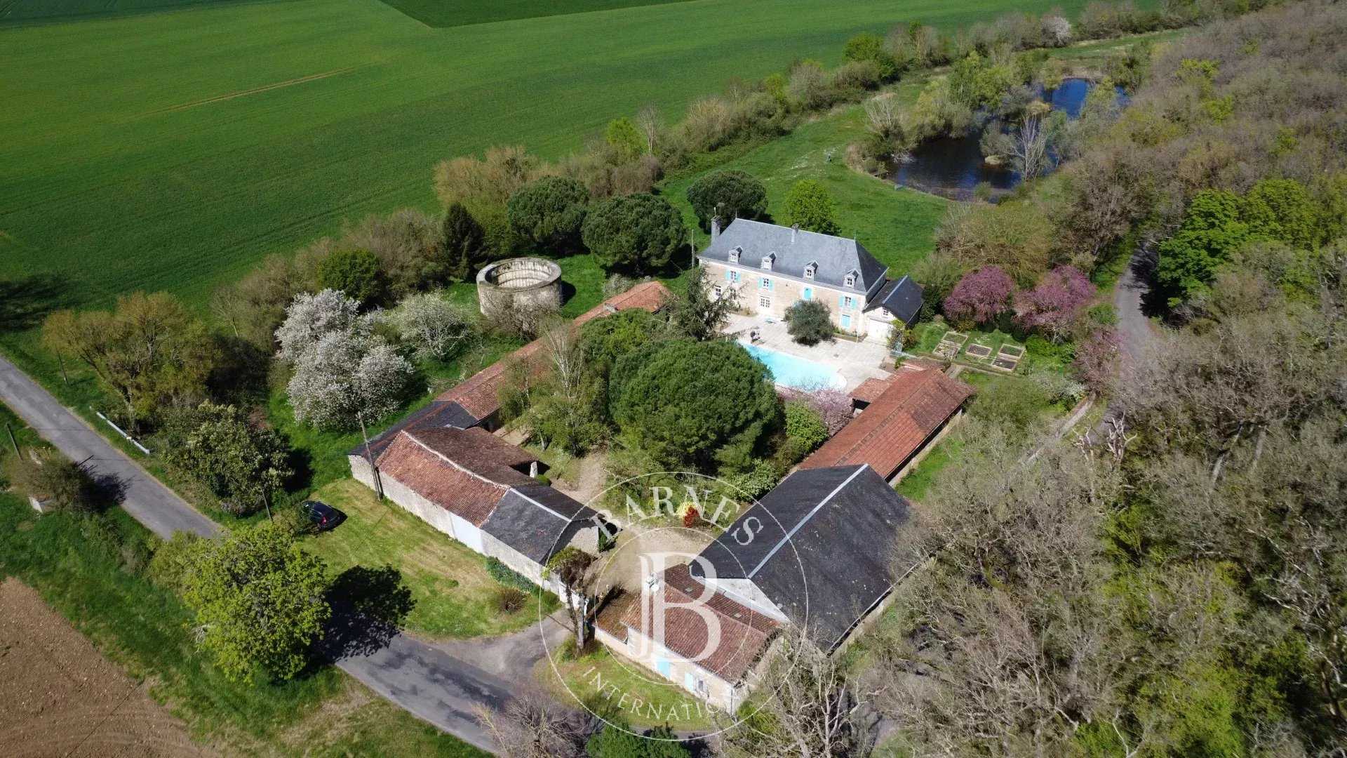 Manoir Châtellerault  -  ref 2553501 (picture 1)