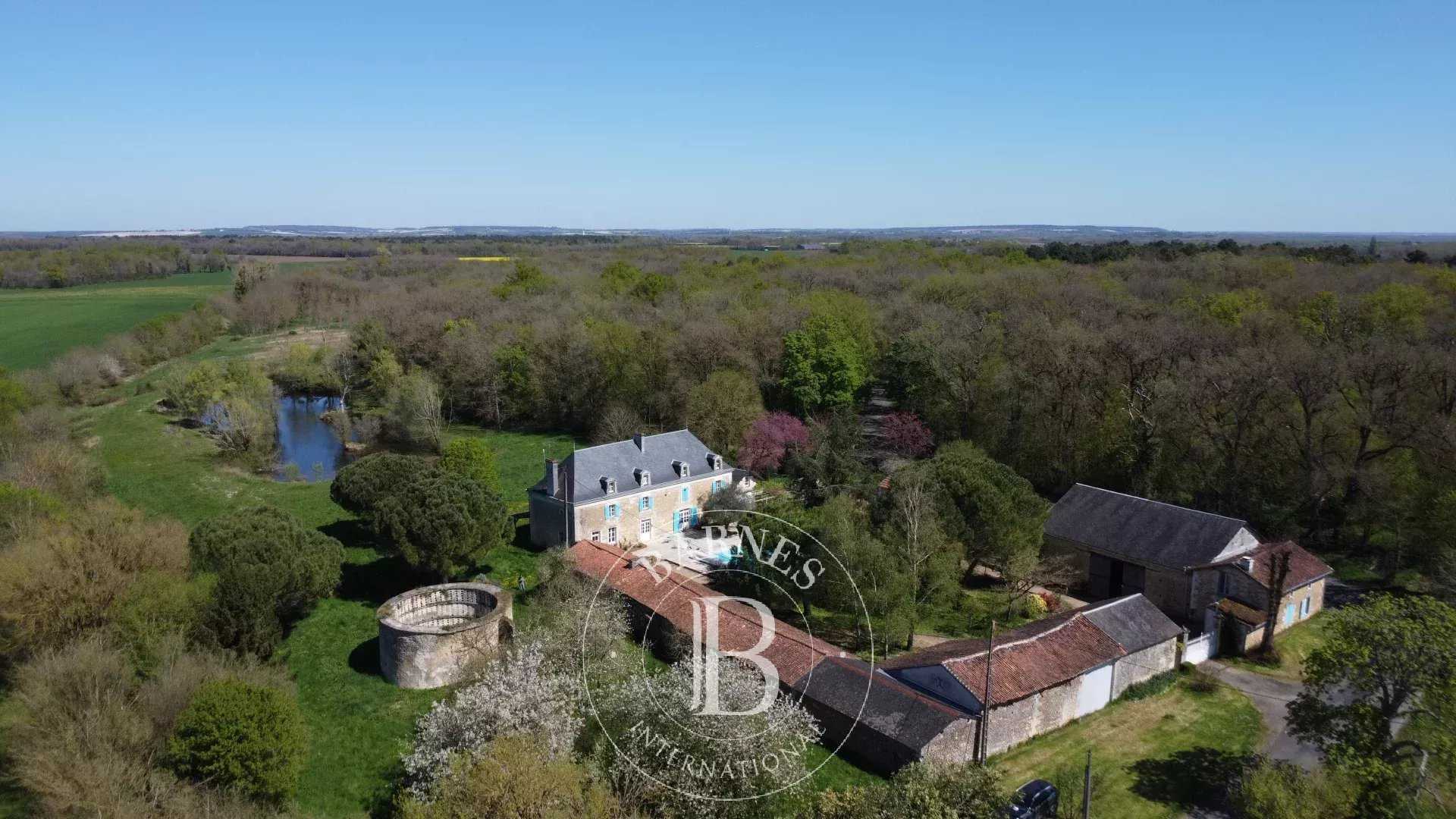 Manoir Châtellerault  -  ref 2553501 (picture 1)