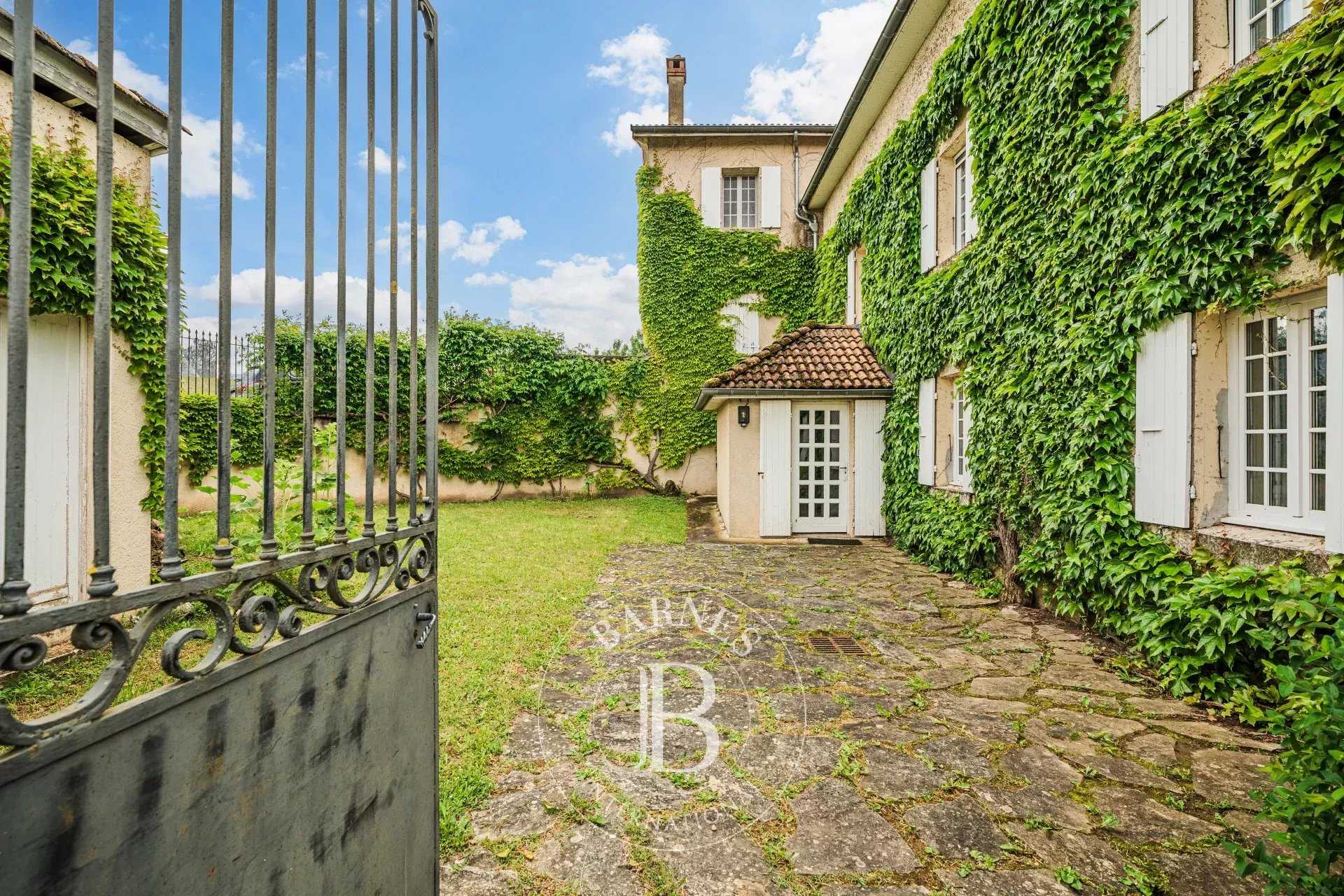 Property Margès  -  ref 85963843 (picture 2)