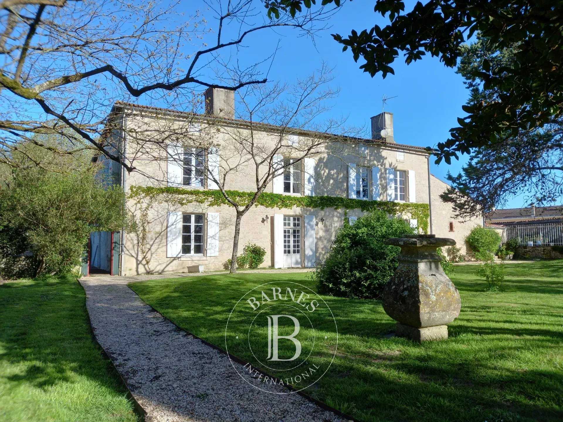 Manoir Fontenay-le-Comte  -  ref 85710577 (picture 1)