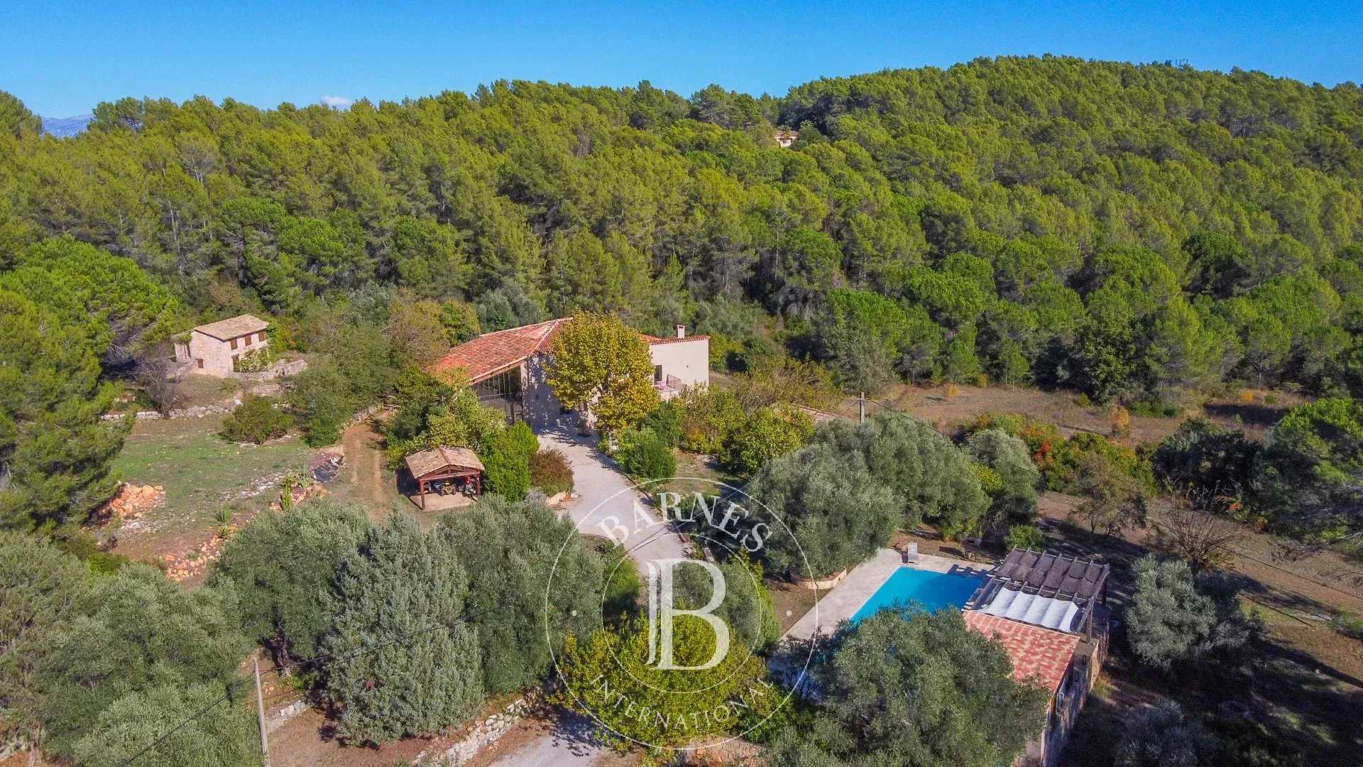 Propriété Bagnols-en-Forêt  -  ref 86732225 (picture 2)