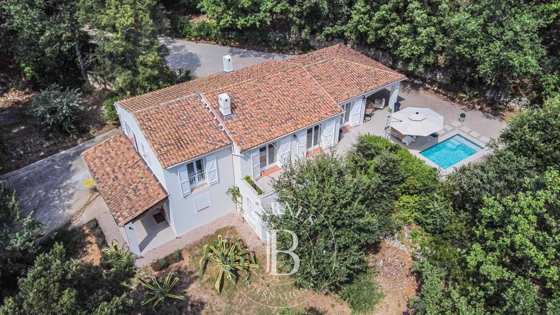 Villa Bagnols-en-Forêt  -  ref 86890372 (picture 1)