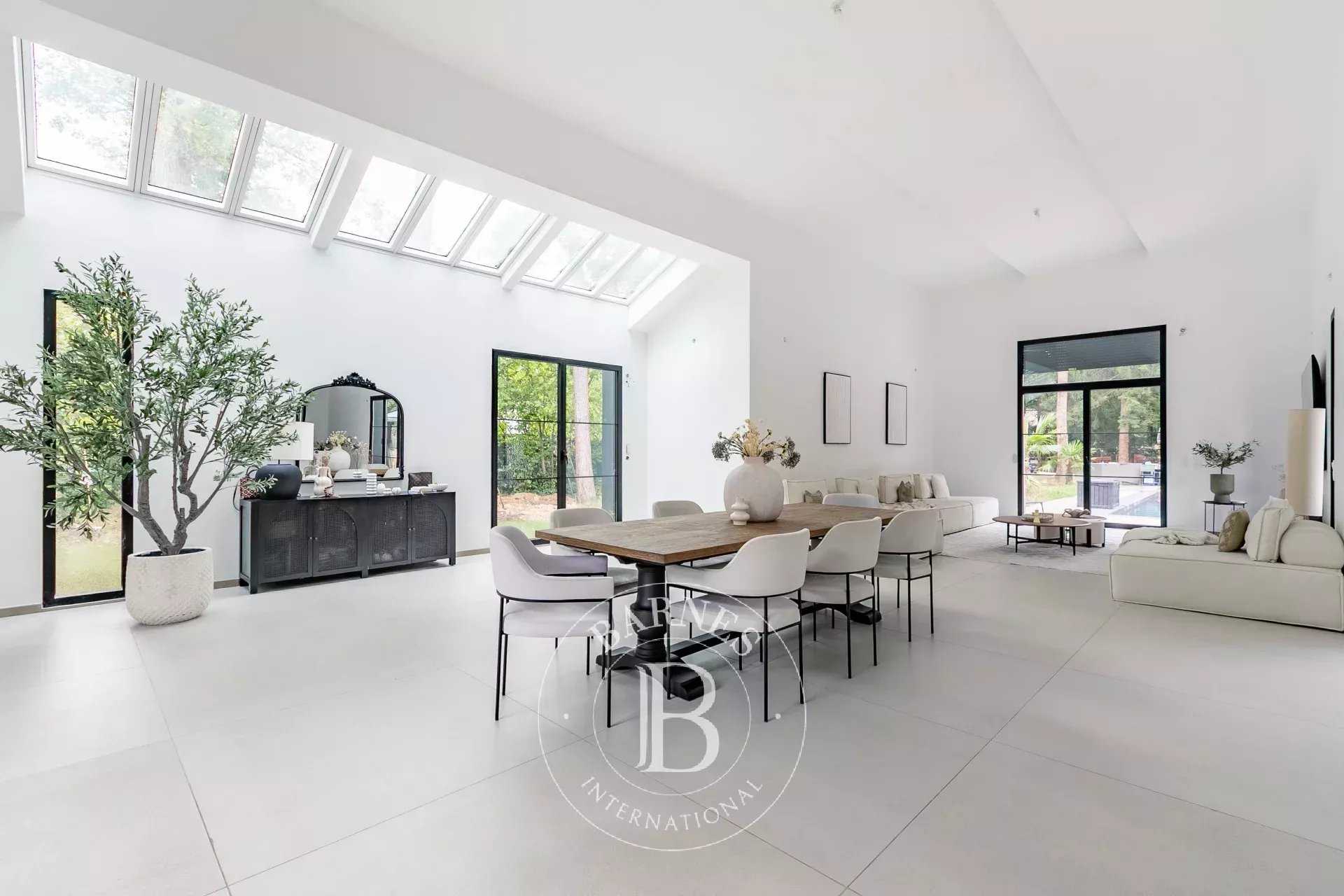 Villa Lamorlaye  -  ref 86194663 (picture 2)