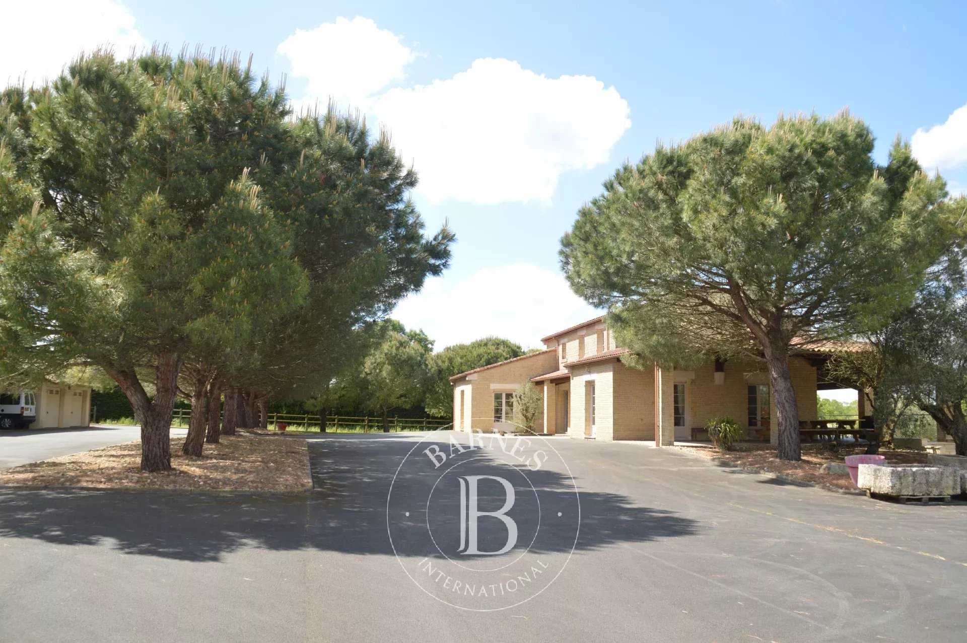House La Rochelle  -  ref 84750417 (picture 2)