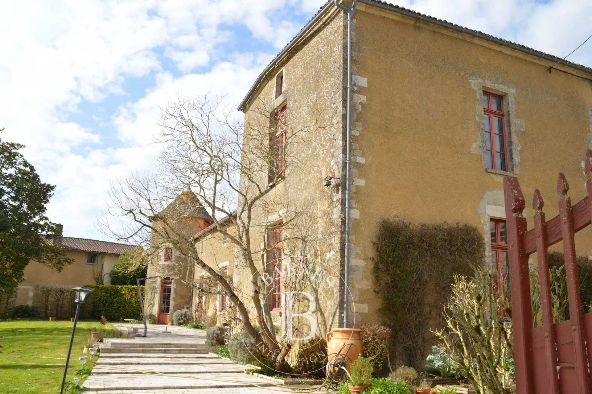 Manoir Coulonges-sur-l'Autize  -  ref 85934211 (picture 1)