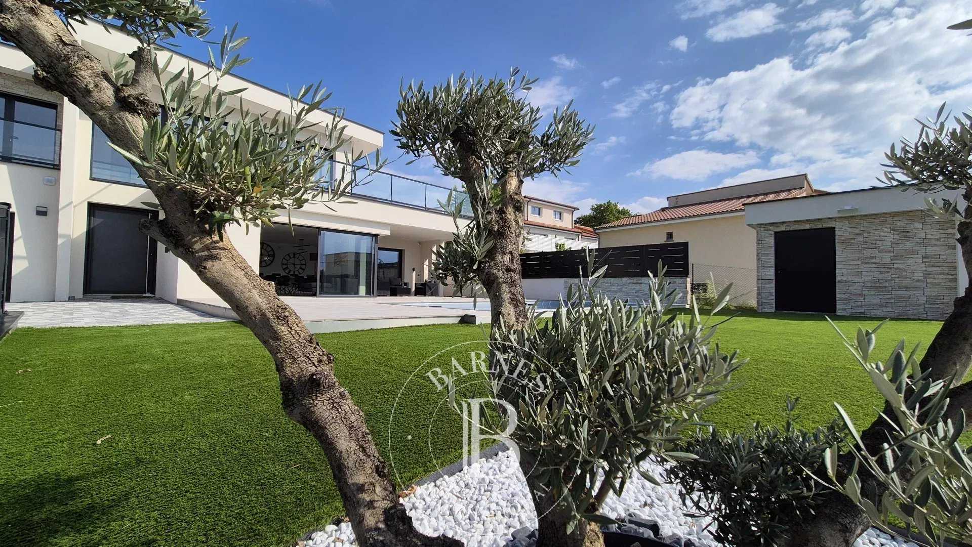 Casa Clermont-Ferrand  -  ref 84691138 (picture 1)