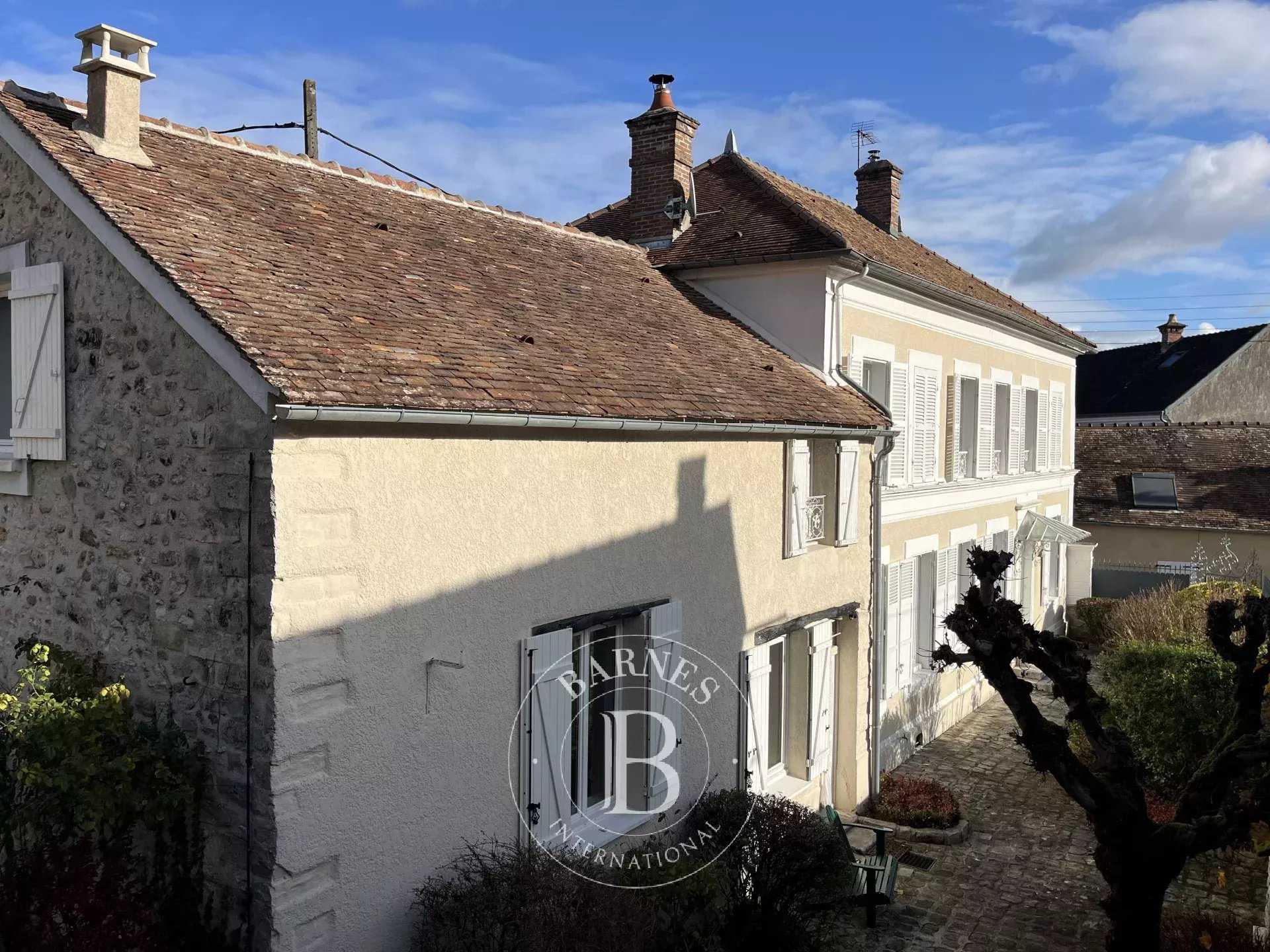 Casa de pueblo Fontainebleau  -  ref 86461865 (picture 1)