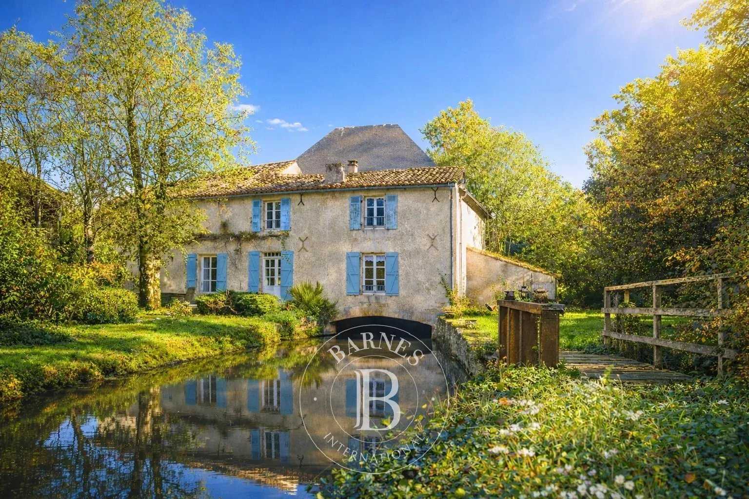 Moulin Poitiers  -  ref 85368535 (picture 1)