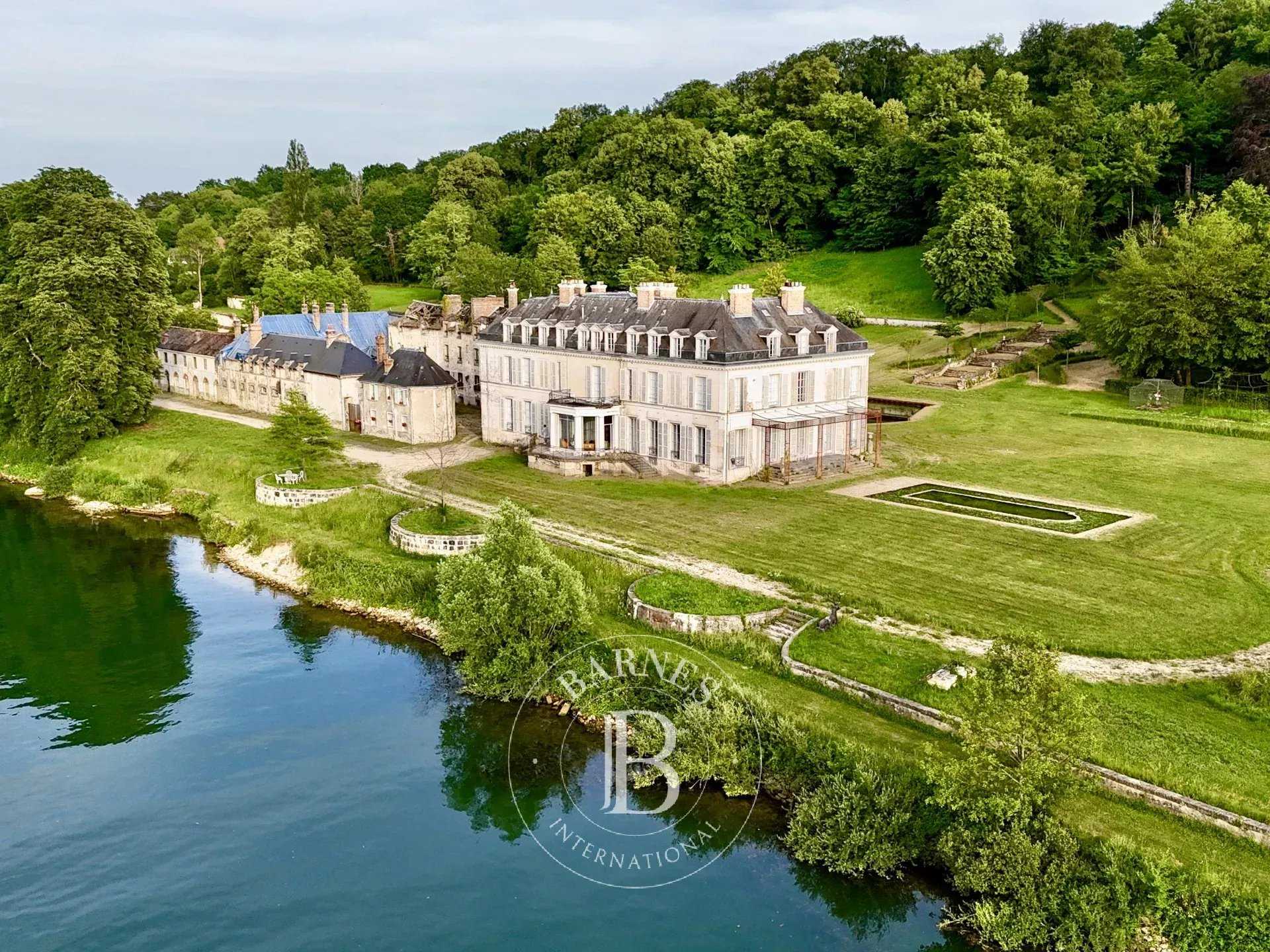 Fontainebleau  - Château 25 Pi&egrave;ces 17 Chambres
