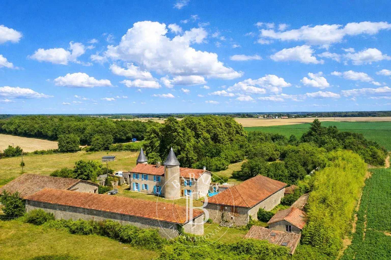 Maison Civray  -  ref 86183137 (picture 1)