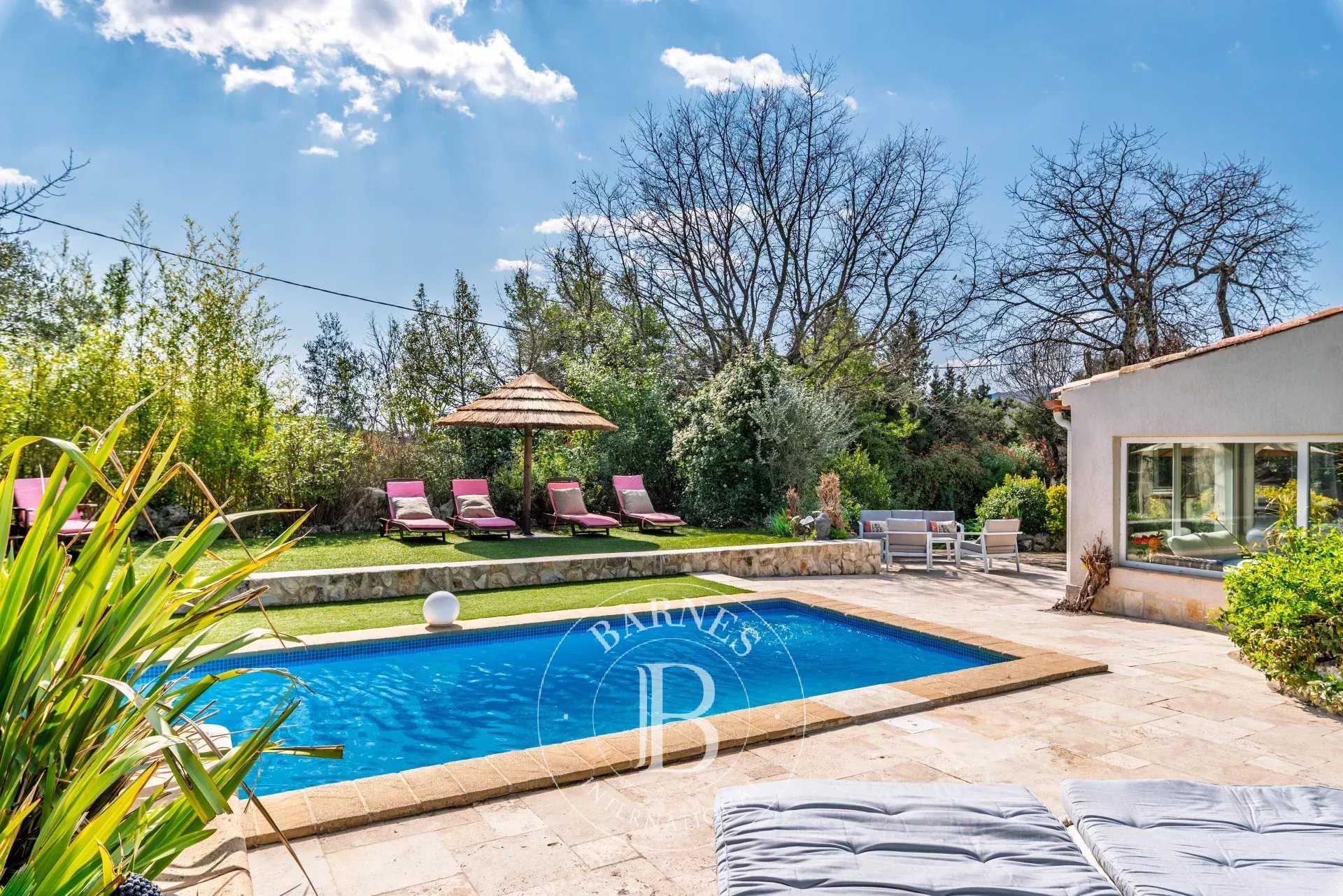 Maison d'hôtes Bagnols-en-Forêt  -  ref 86802391 (picture 1)