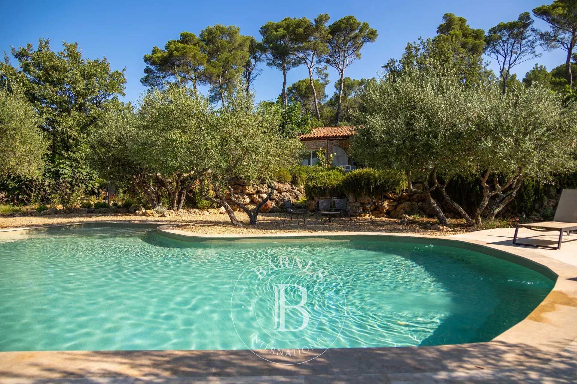 Villa Saint-Antonin-du-Var  -  ref 84983130 (picture 1)