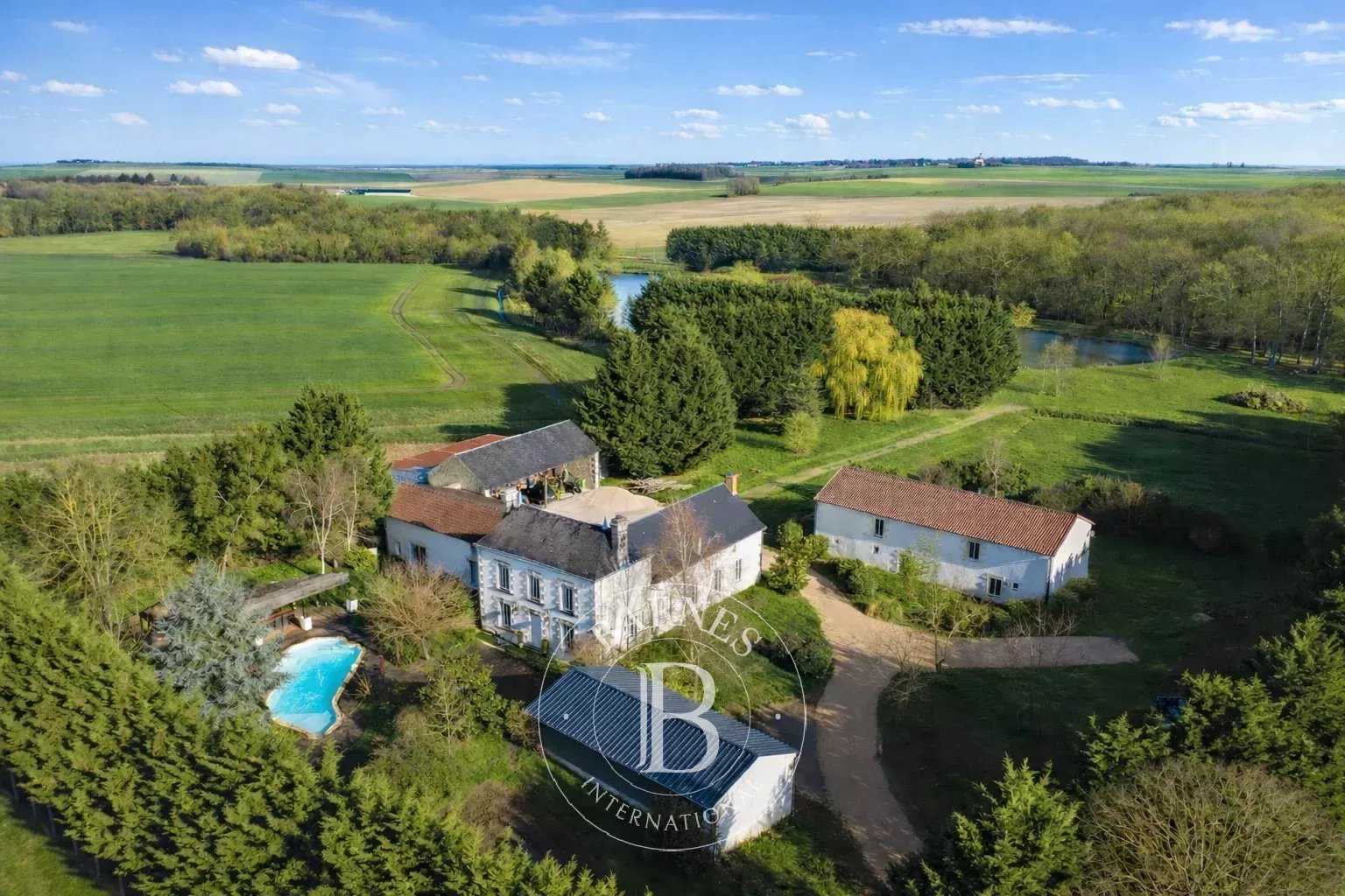 Manoir Châtellerault  -  ref 82218652 (picture 1)