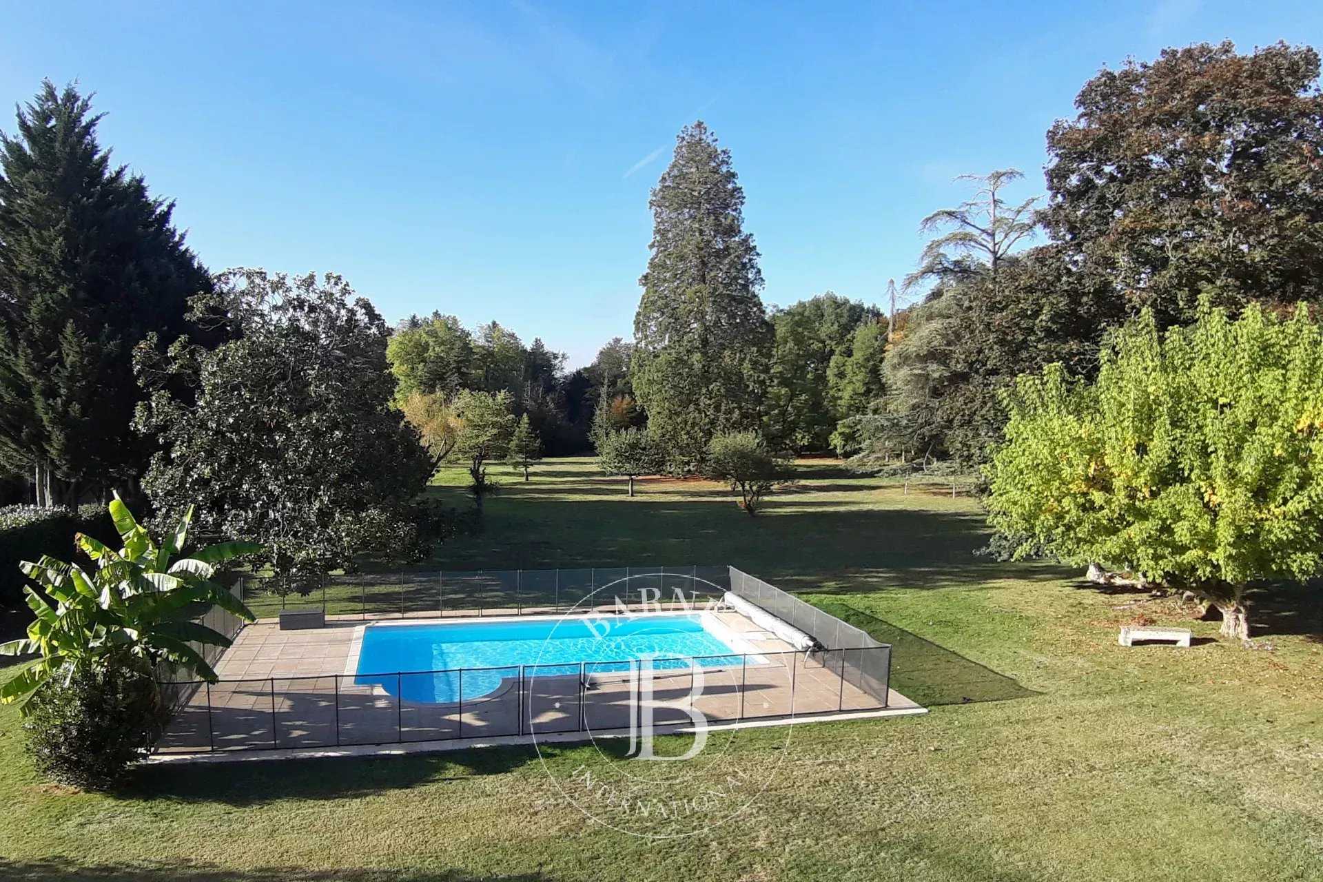 Manoir Poitiers  -  ref 84367474 (picture 2)