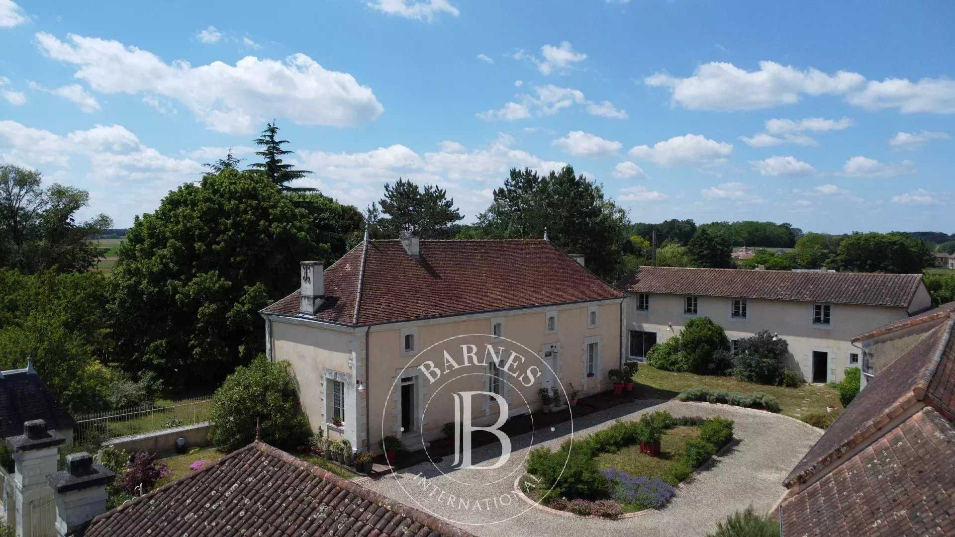 Manoir Lencloître  -  ref 83462420 (picture 1)