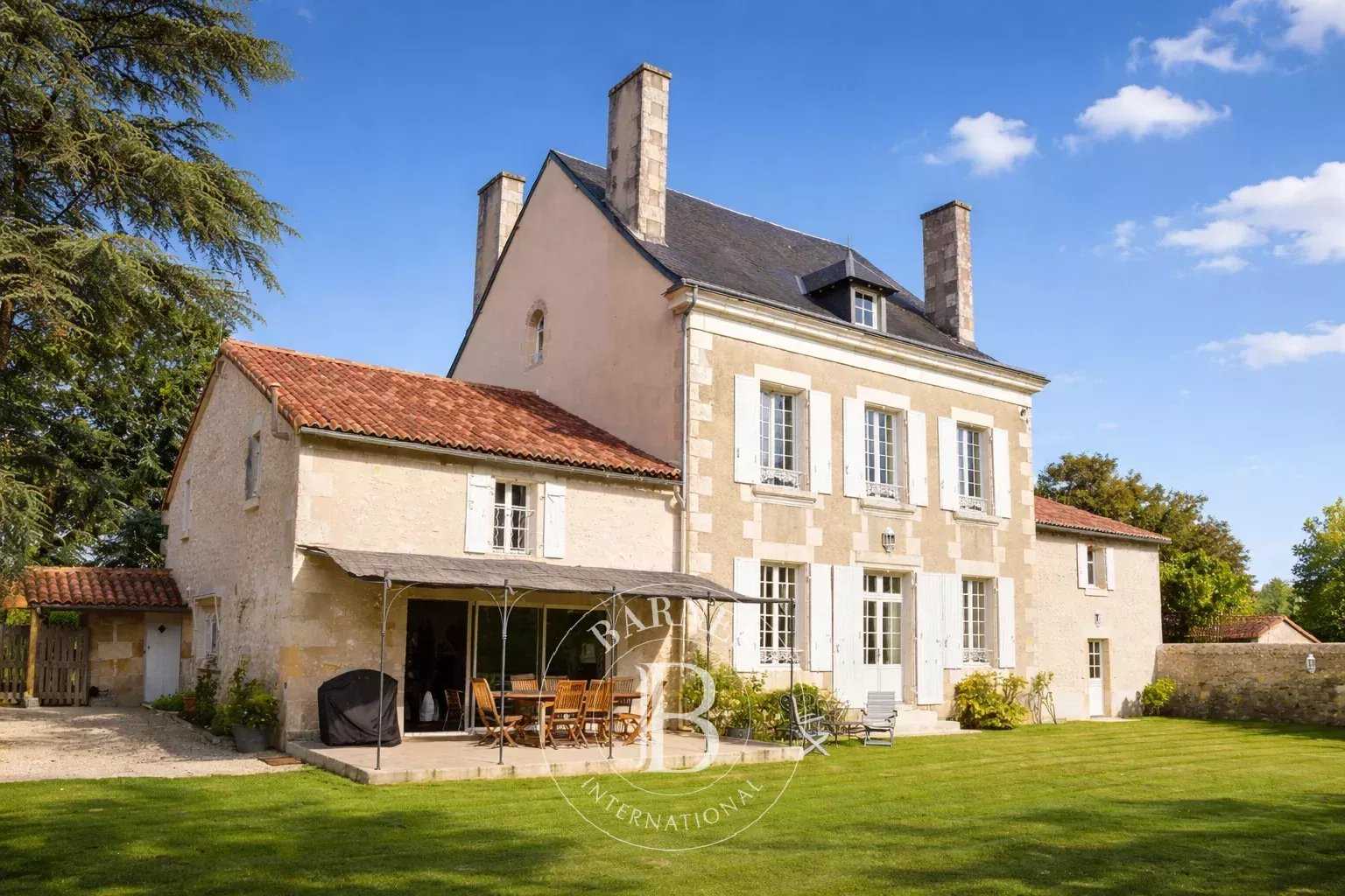 Manoir Poitiers  -  ref 84367474 (picture 3)