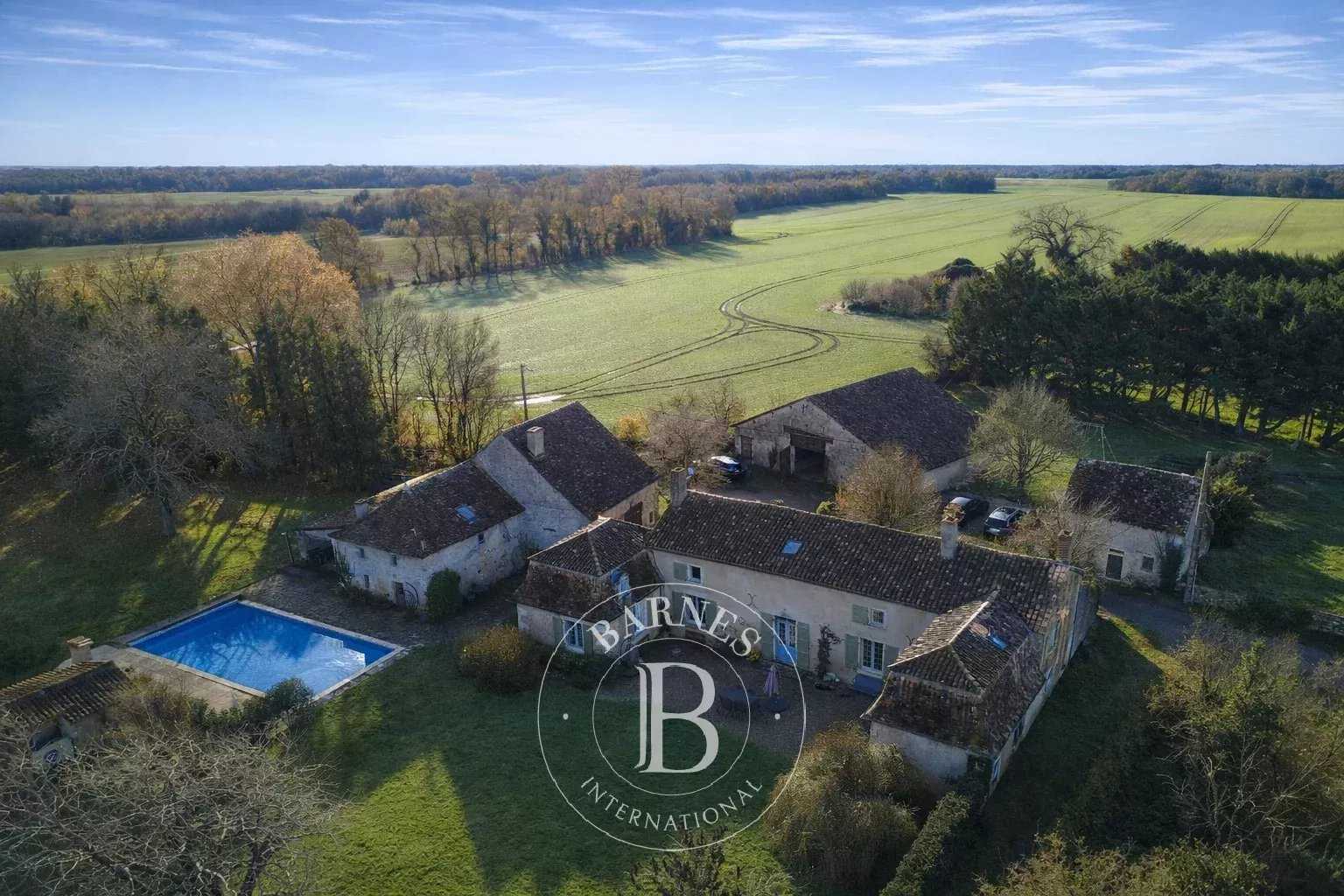 Manoir Saint-Savin  -  ref 86506310 (picture 1)