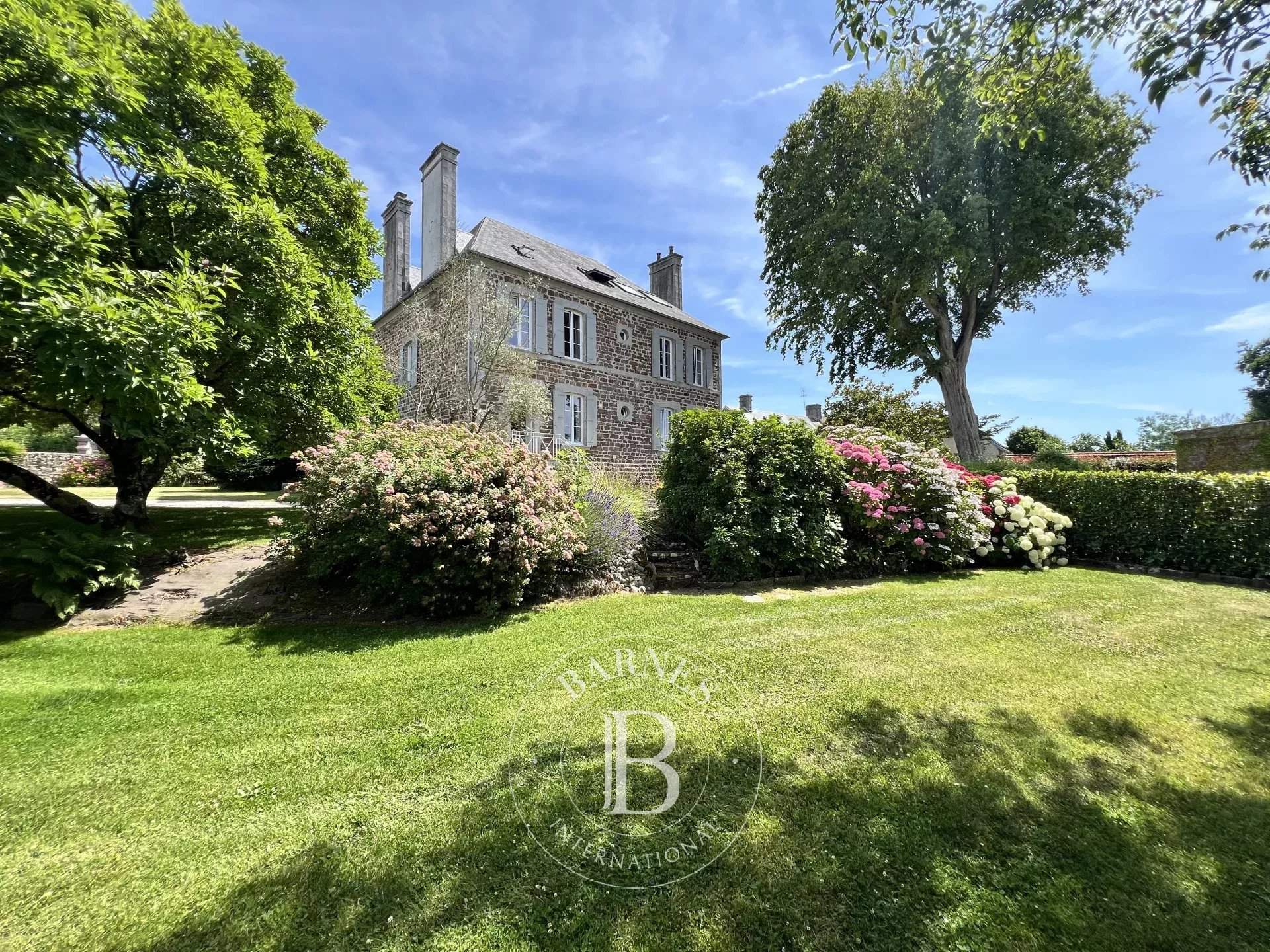 Granville  - House 4 Bedrooms - picture 1