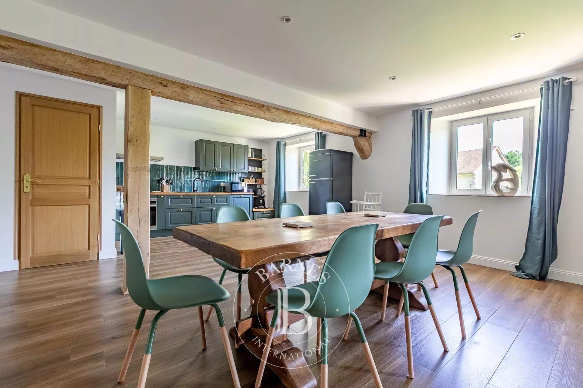 Senlis  - Property 5 Bedrooms - picture 6