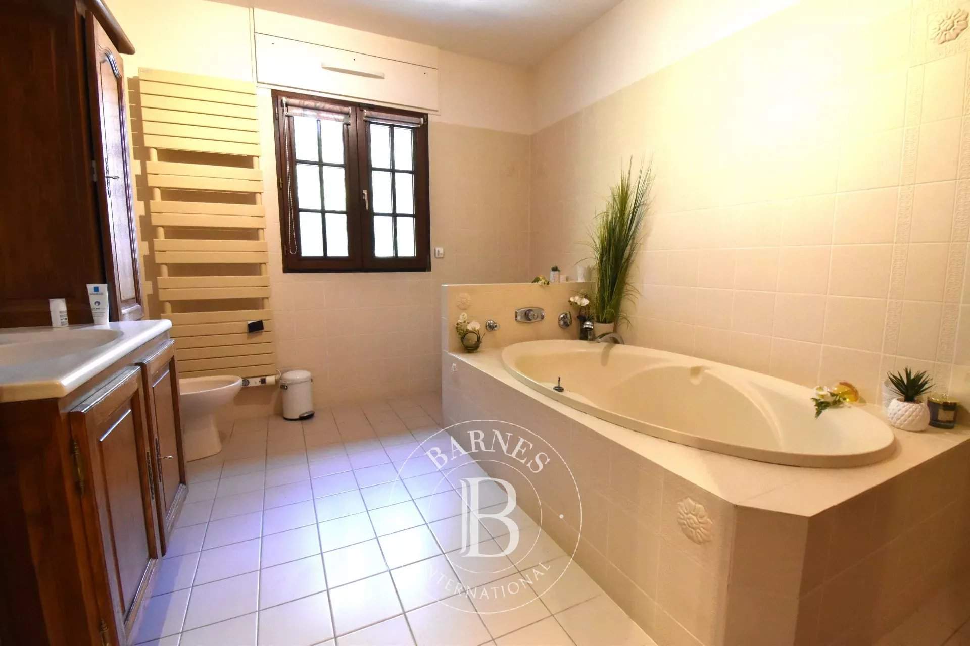 Saint-Rémy-l'Honoré  - House 6 Bedrooms - picture 14