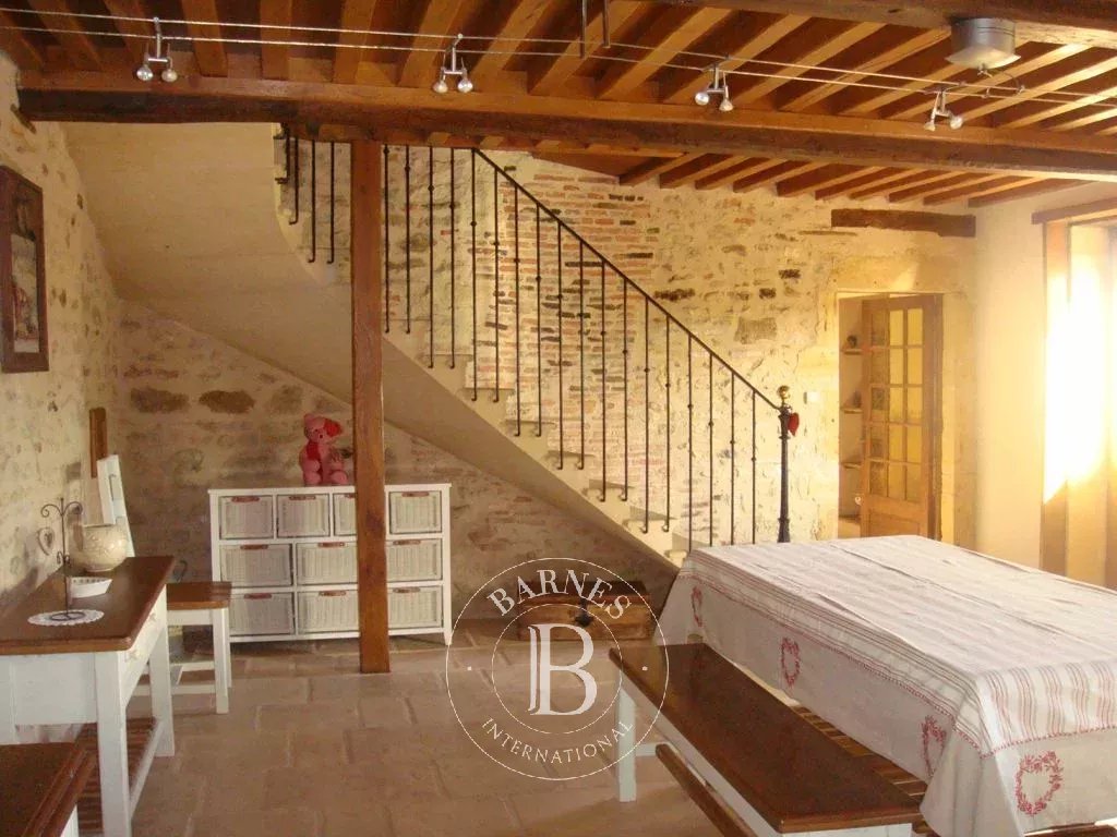 Saint-Christophe-en-Brionnais  - Maison 7 Pièces 3 Chambres - picture 3