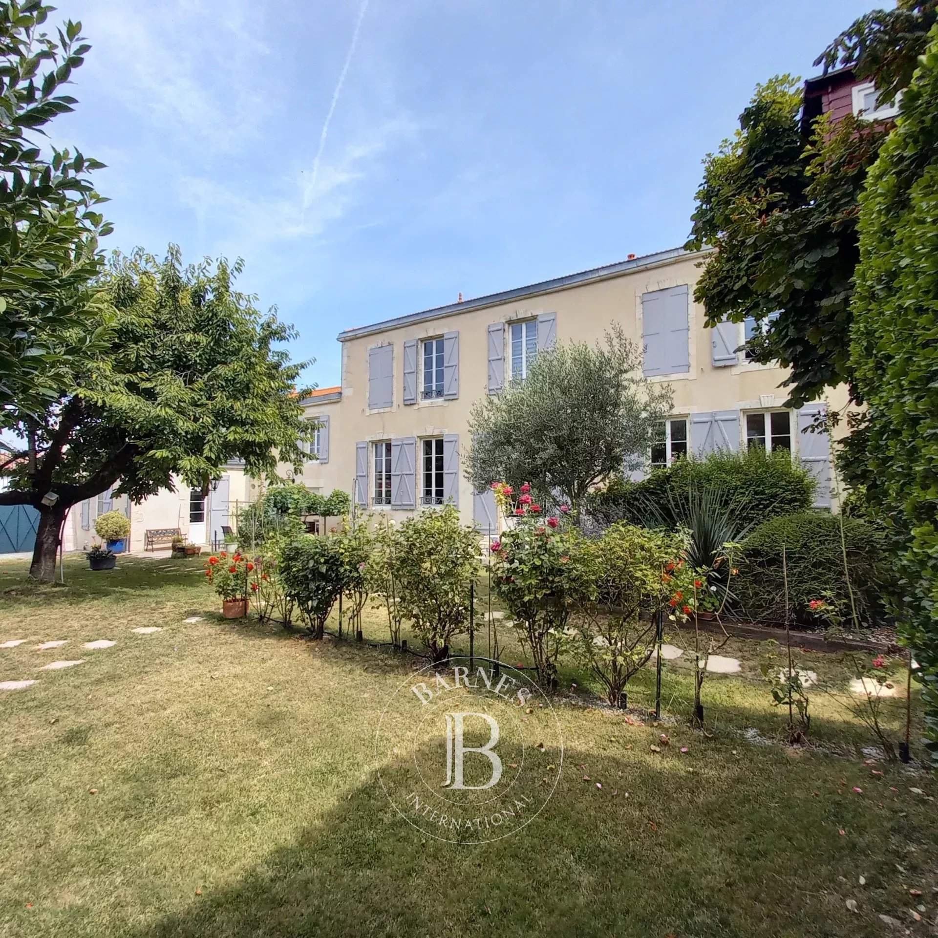 La Rochelle  - House 7 Bedrooms - picture 1