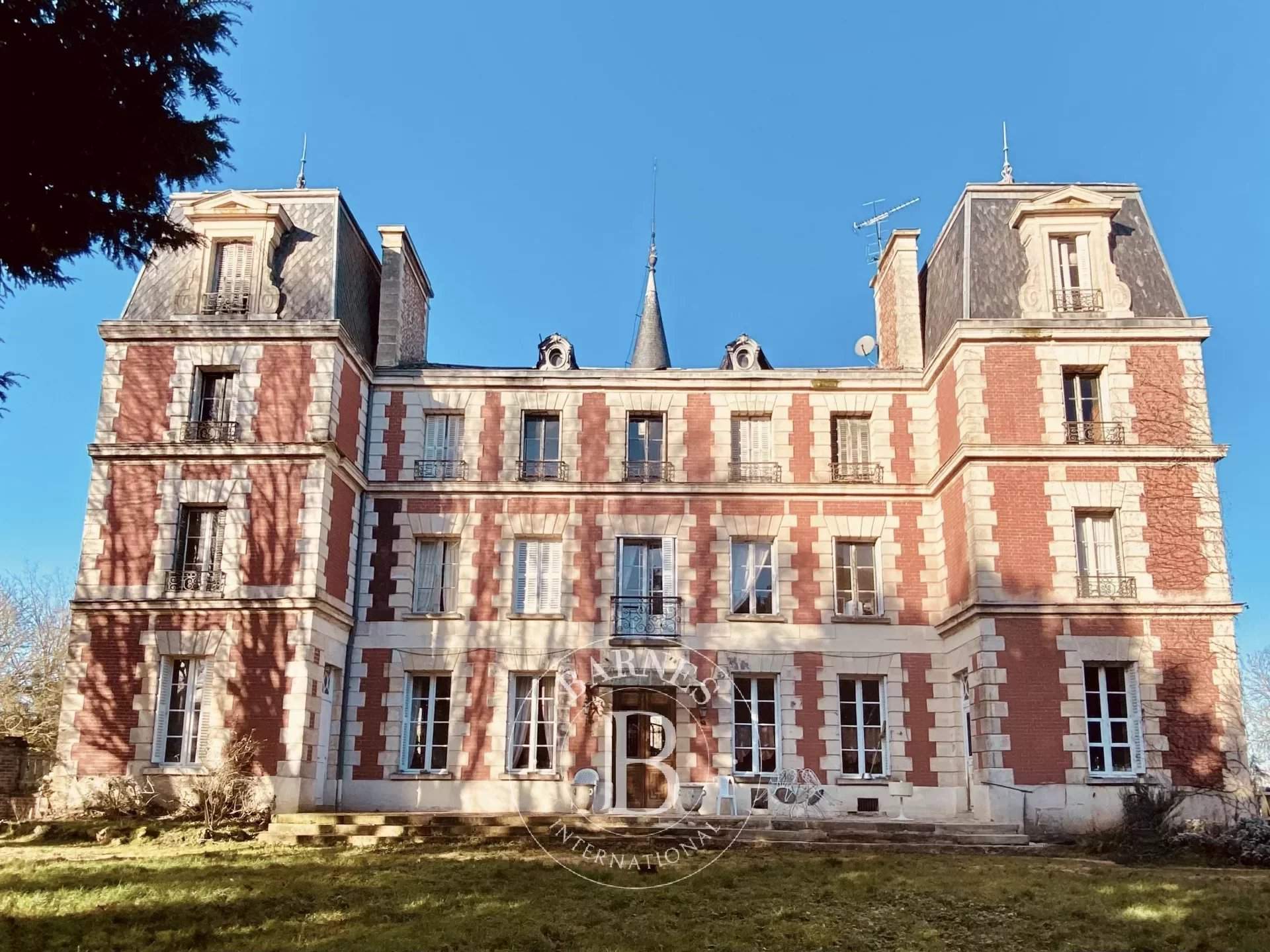 Vente Château / Manoir 610m² 12 Pièces à Ons-en-Bray (60650) - Barnes
