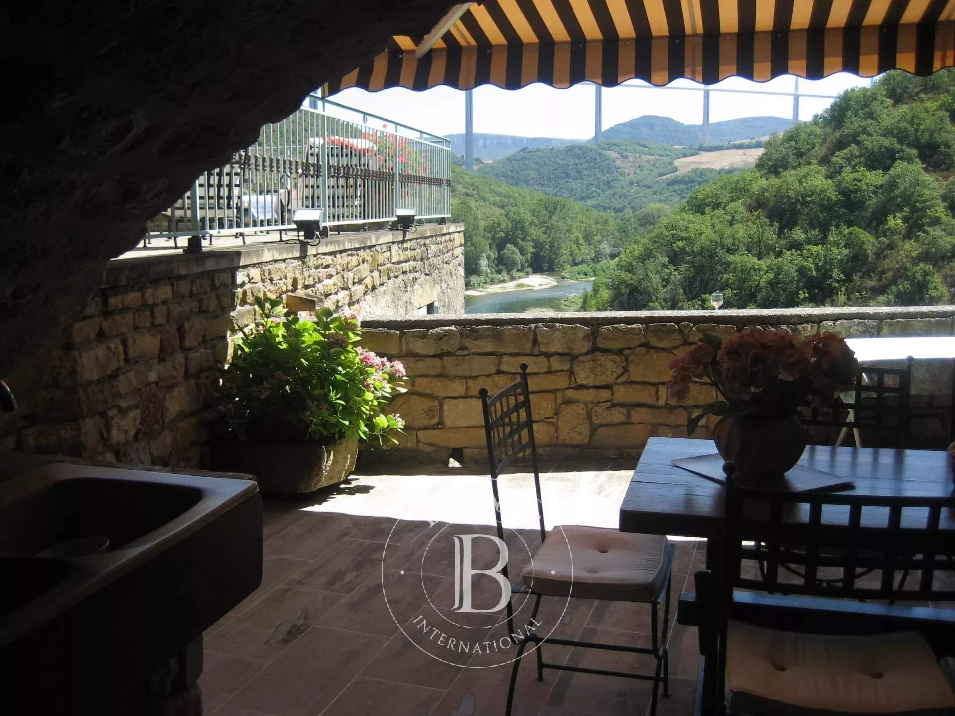 Millau  - Propriété 11 Pi&egrave;ces 7 Chambres - picture 13