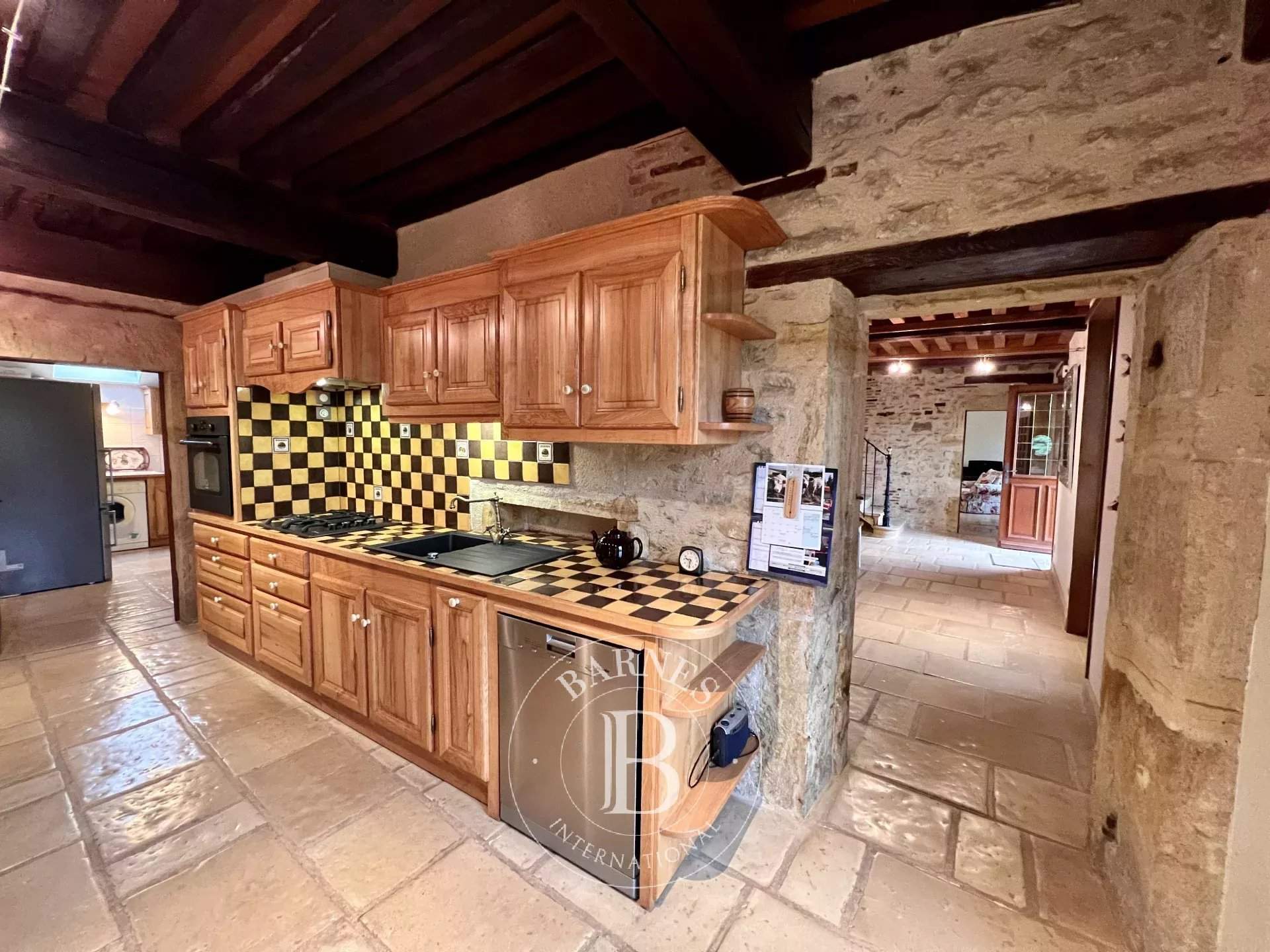Saint-Christophe-en-Brionnais  - Maison 7 Pièces 3 Chambres - picture 7
