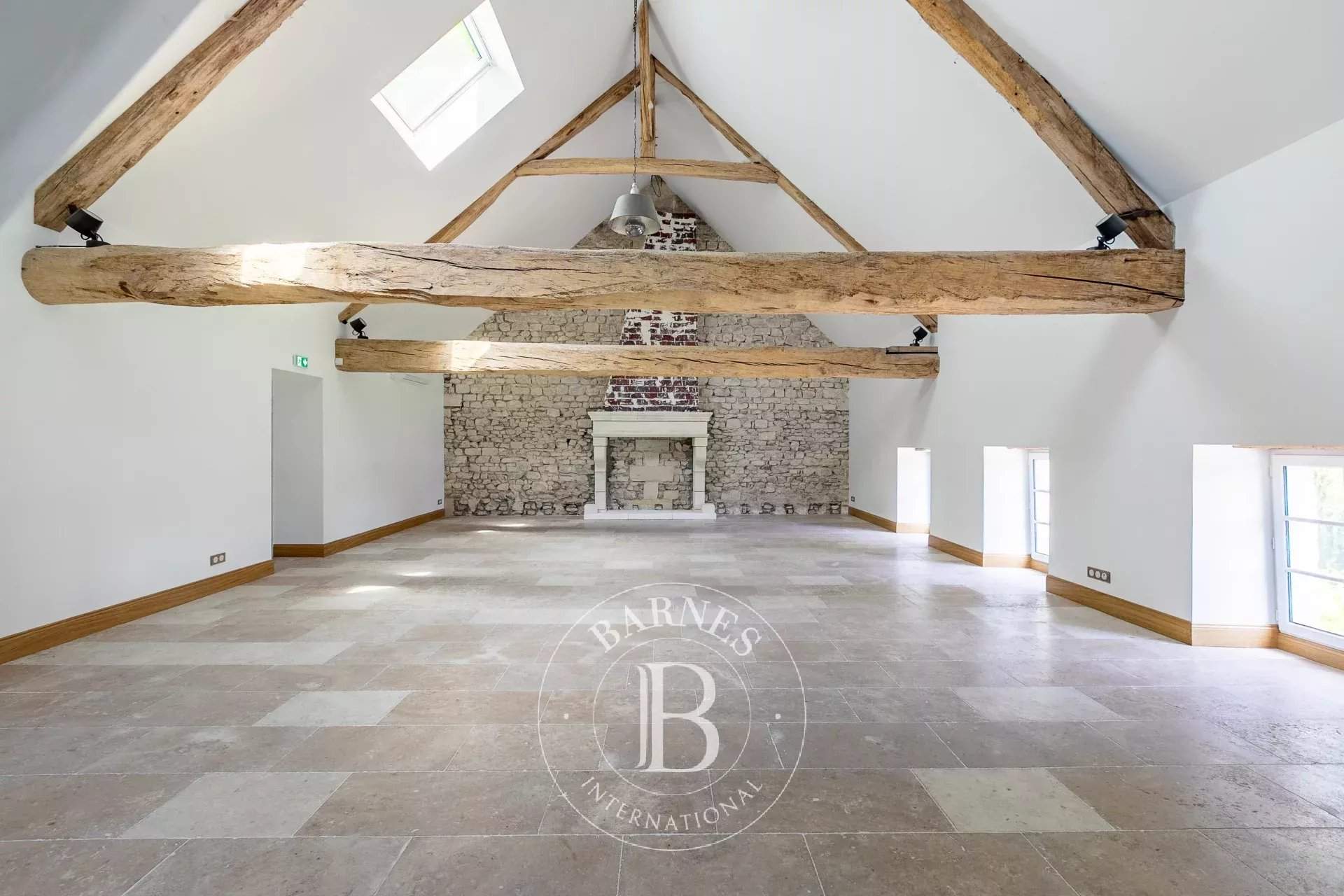 Senlis  - Property 5 Bedrooms - picture 7