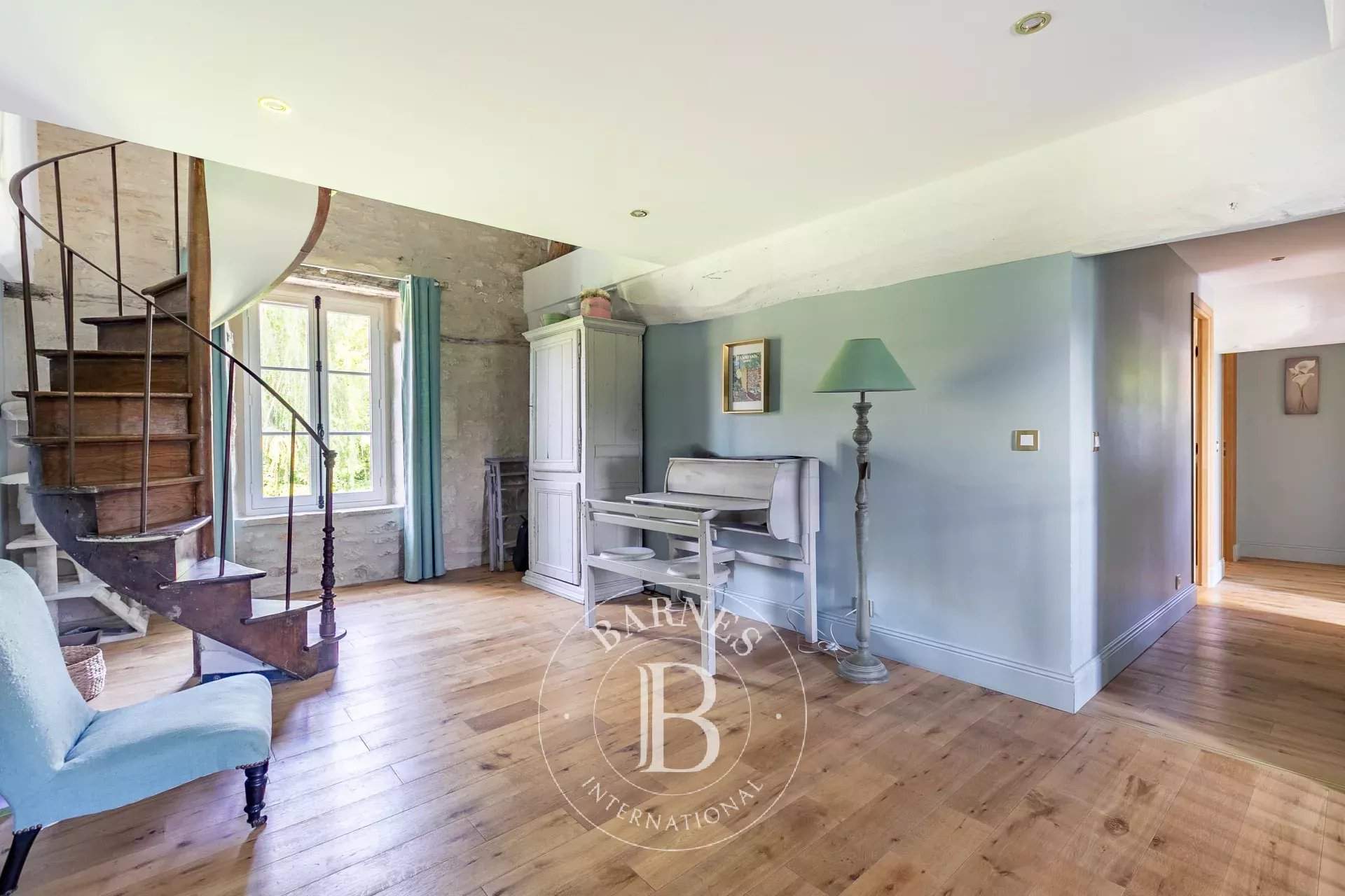 Senlis  - Property 5 Bedrooms - picture 10