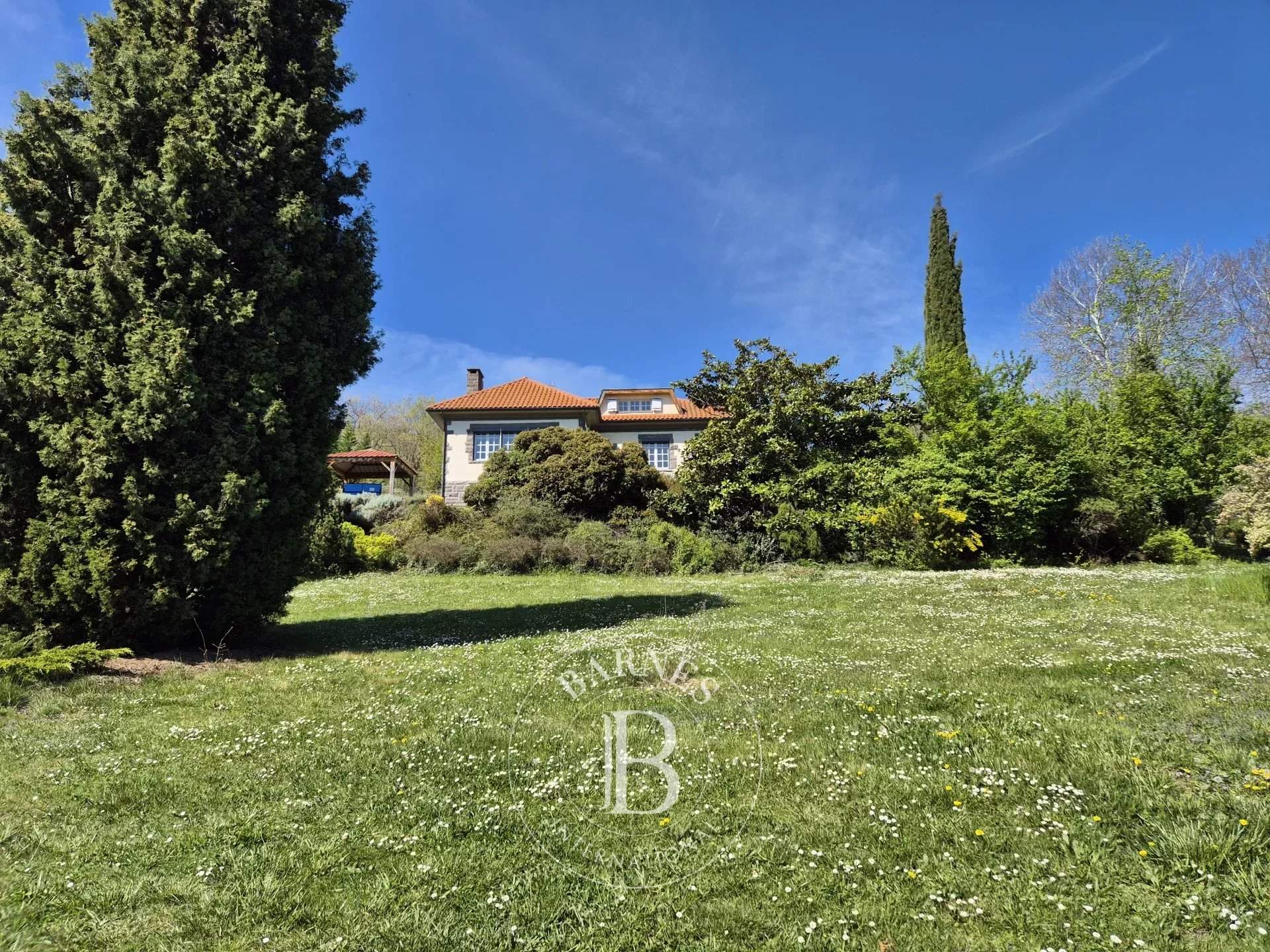 Volvic  - Maison 7 Pi&egrave;ces 5 Chambres - picture 2