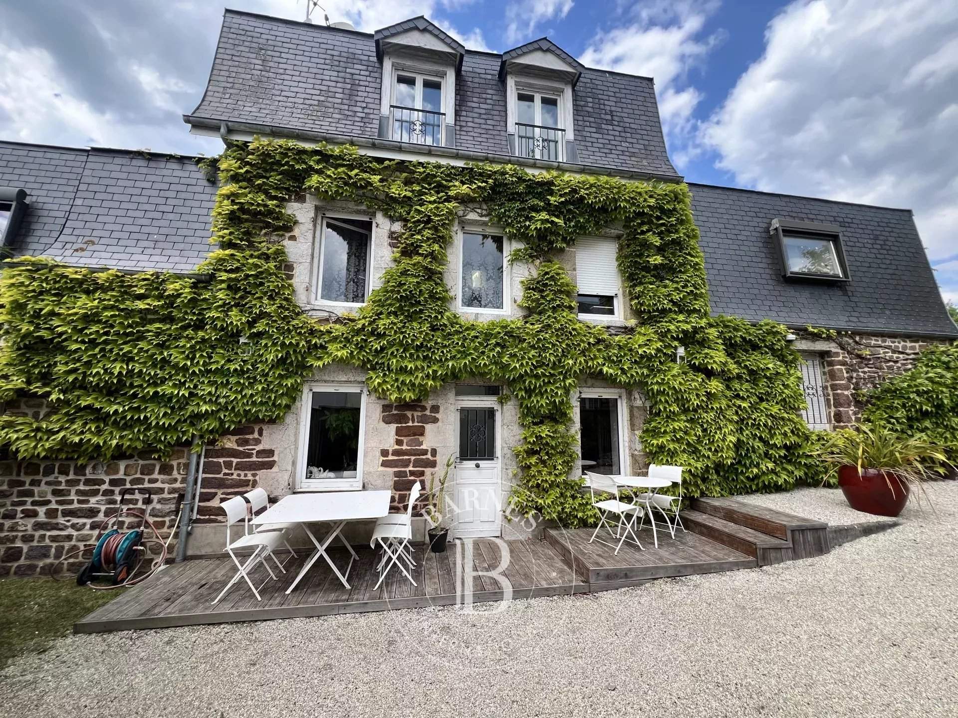 Granville  - House 5 Bedrooms - picture 1