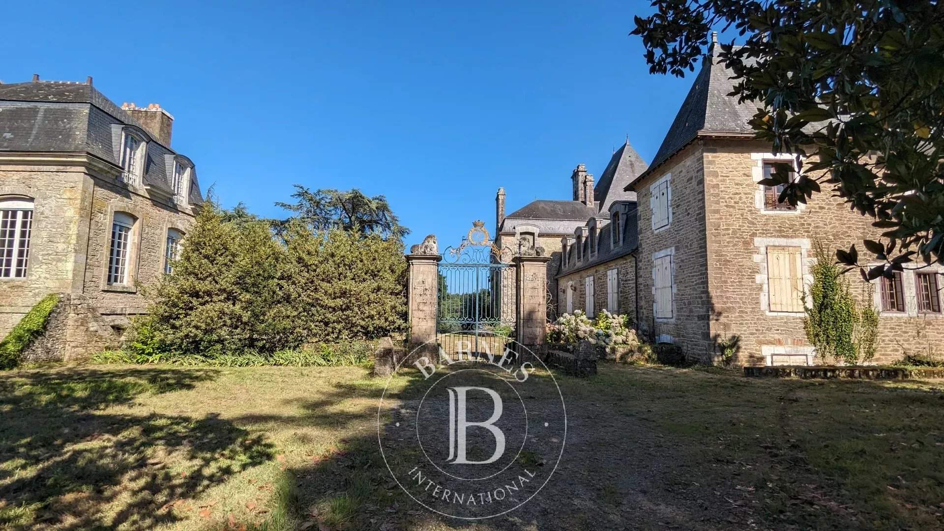 Auray  - Château 20 Pi&egrave;ces 11 Chambres - picture 2