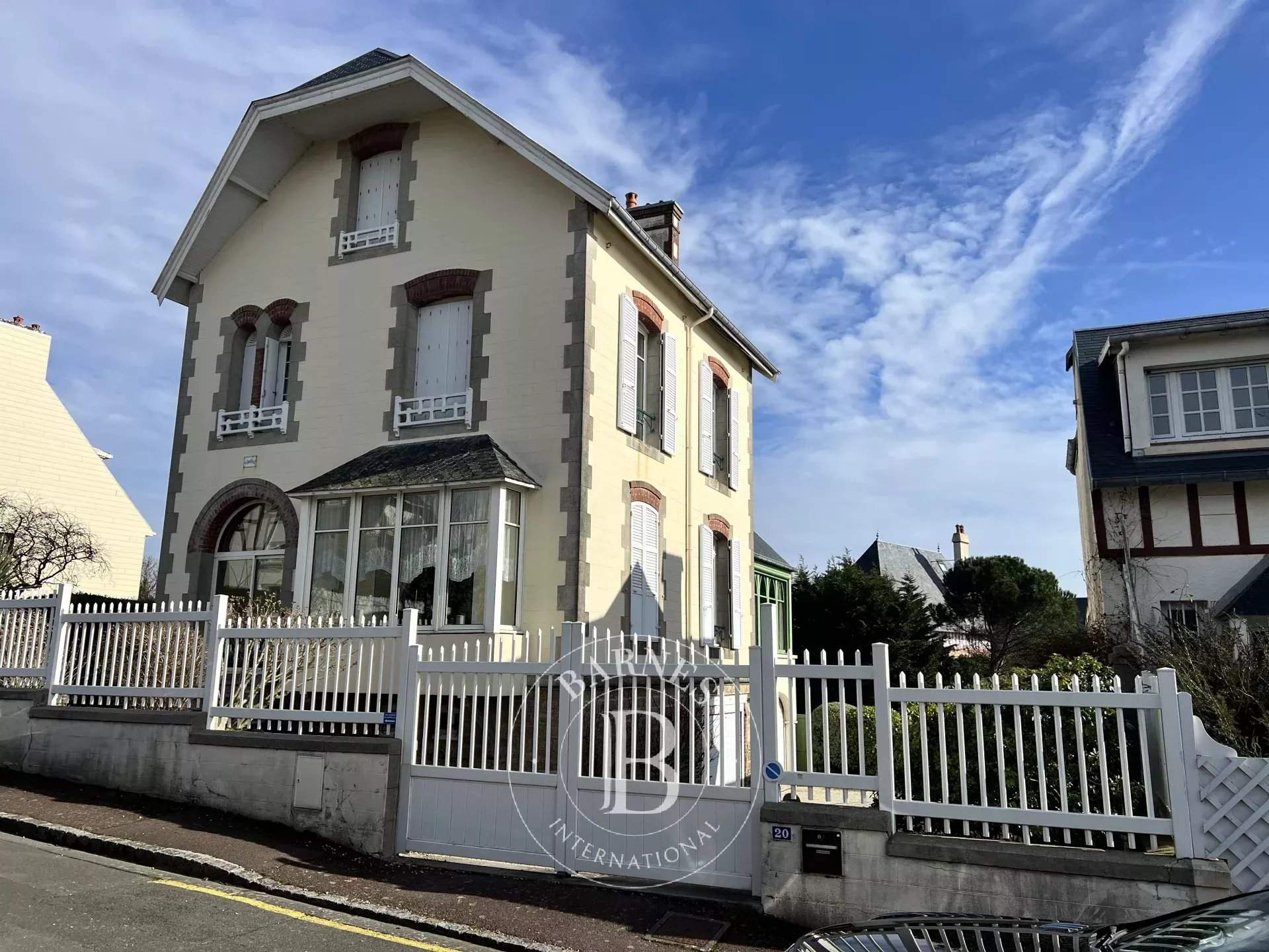 Granville  - Villa 7 Pi&egrave;ces 5 Chambres - picture 2