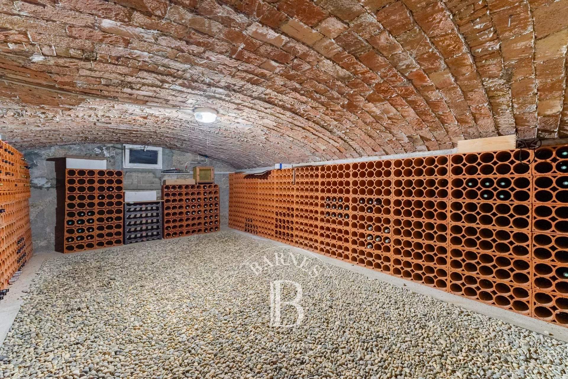 La Chapelle-de-la-Tour  - Maison 10 Pi&egrave;ces 9 Chambres - picture 13