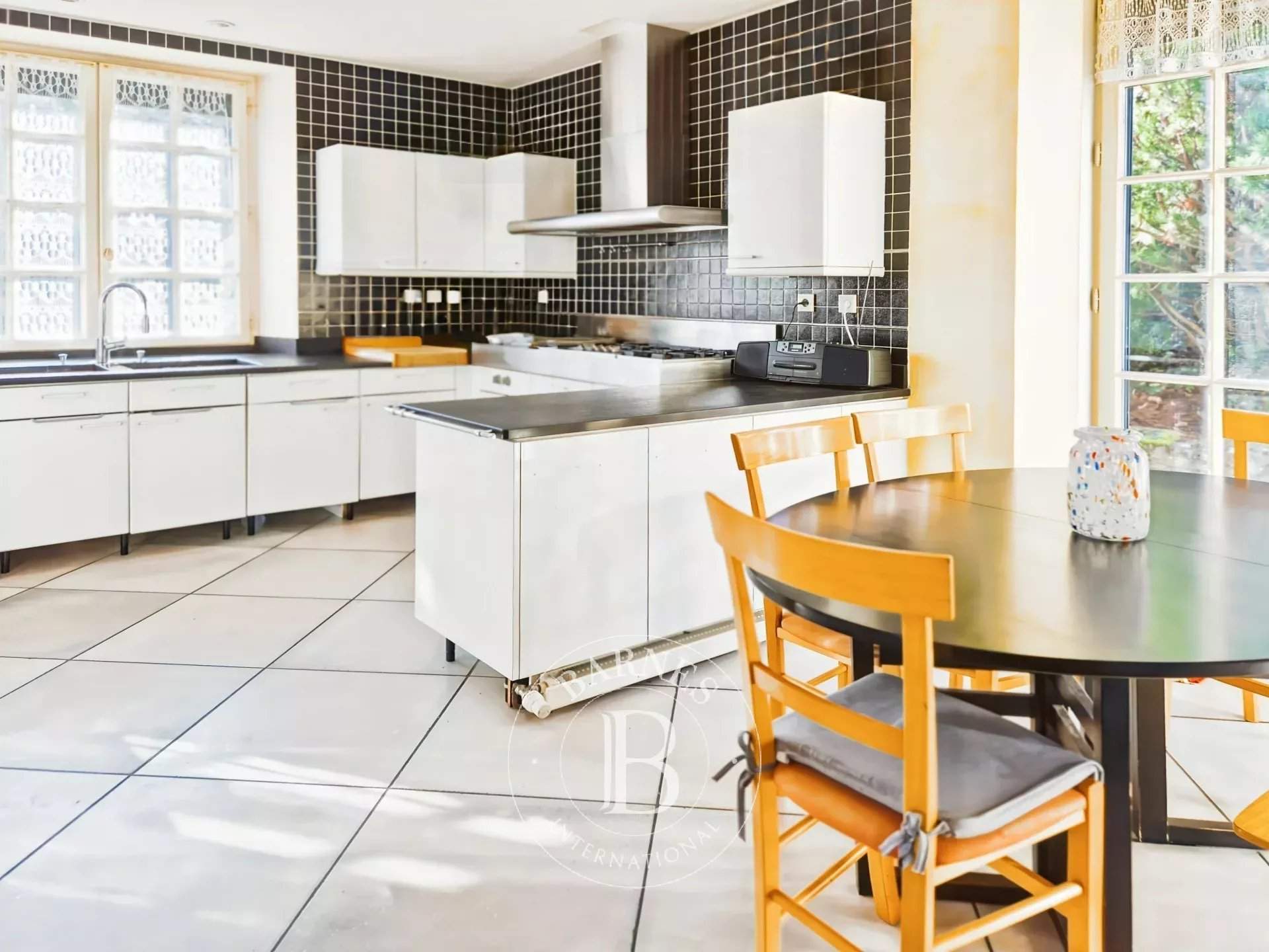 Volvic  - Maison 7 Pi&egrave;ces 5 Chambres - picture 7