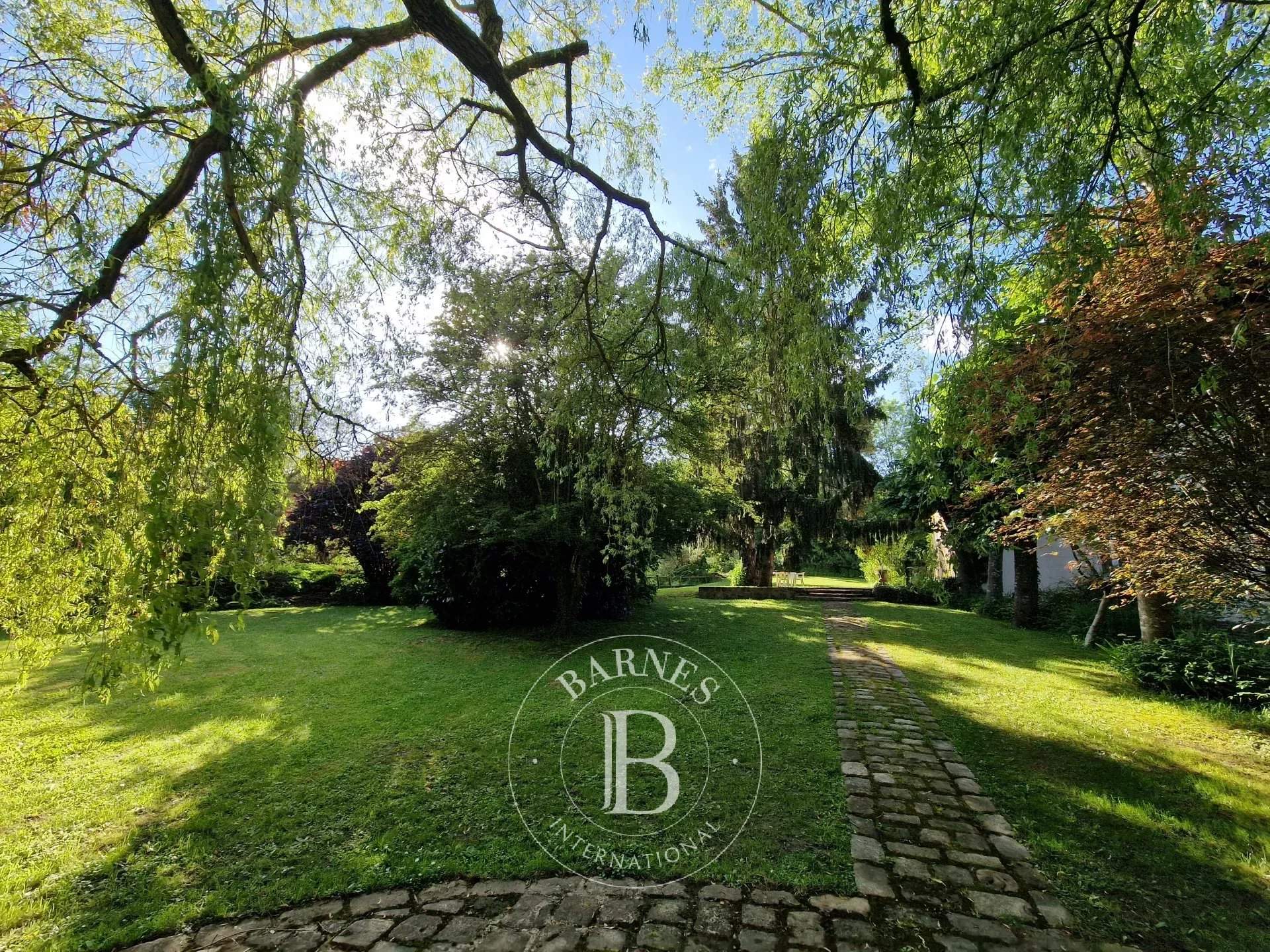 Saint-Rémy-lès-Chevreuse  - Maison 15 Pi&egrave;ces 11 Chambres - picture 19