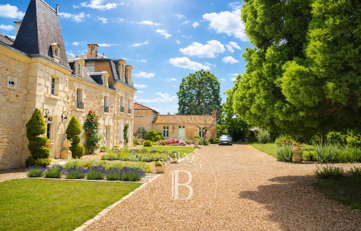 Loudun  - Maison de village 10 Pi&egrave;ces 5 Chambres - picture 2