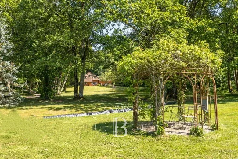 Adainville  - House 8 Bedrooms - picture 15