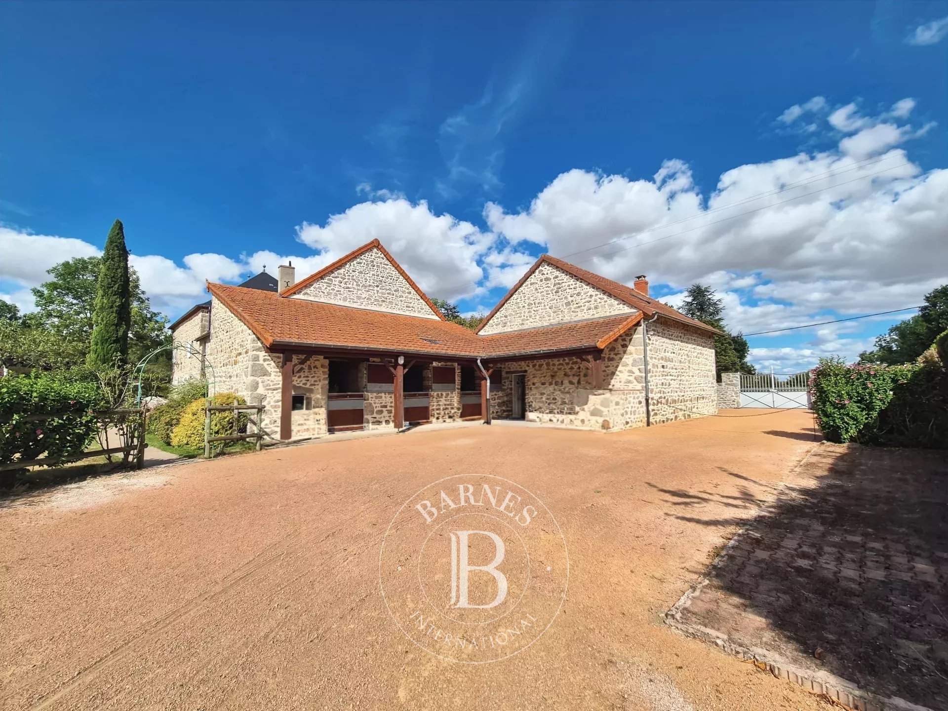 Riom  - Maison 8 Pi&egrave;ces 4 Chambres - picture 13