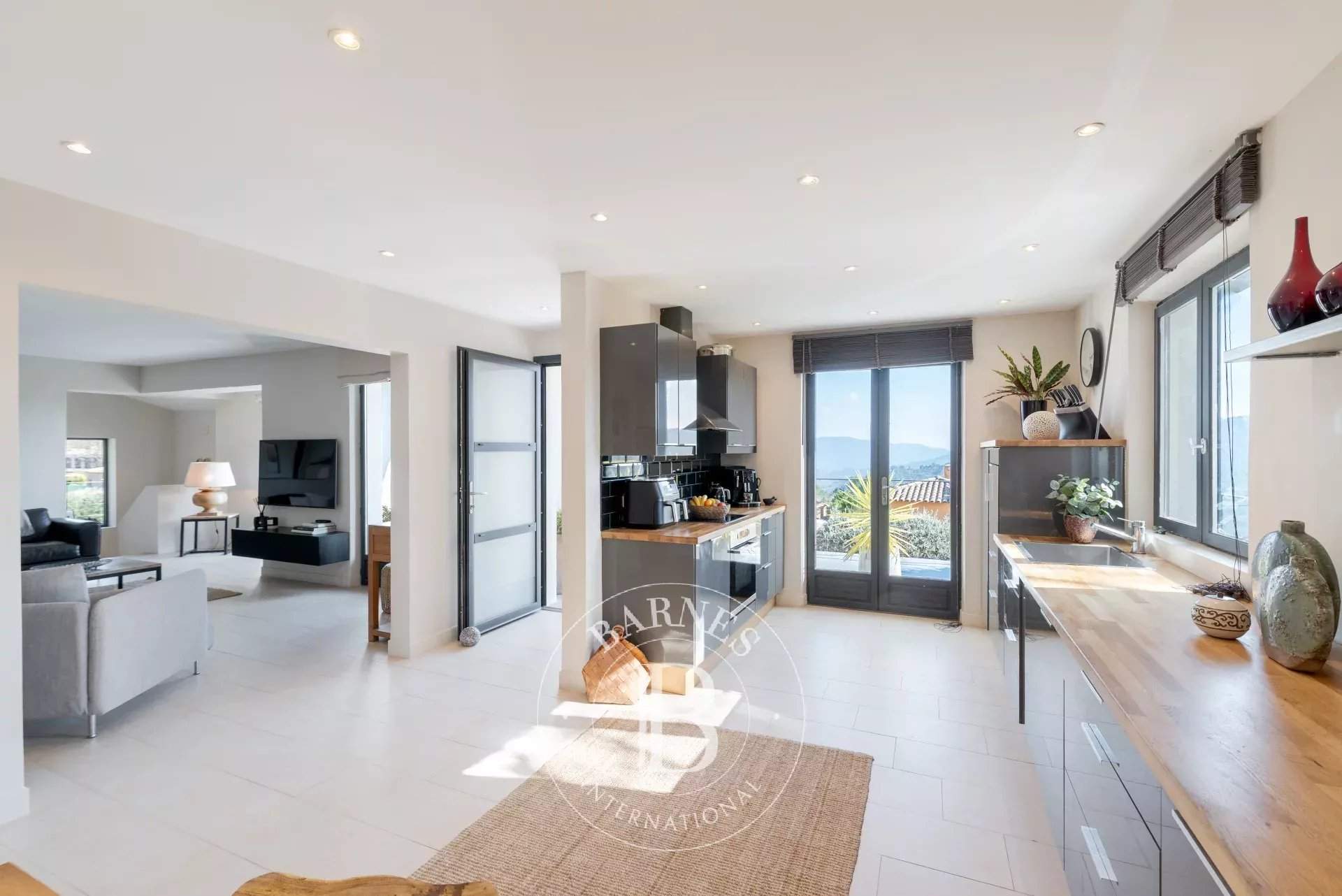 Bagnols-en-Forêt  - Maison 7 Pi&egrave;ces 3 Chambres - picture 12