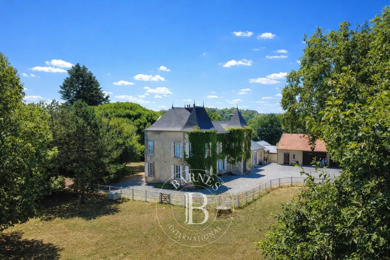 Pouzauges  - Manoir 10 Pi&egrave;ces 5 Chambres - picture 2