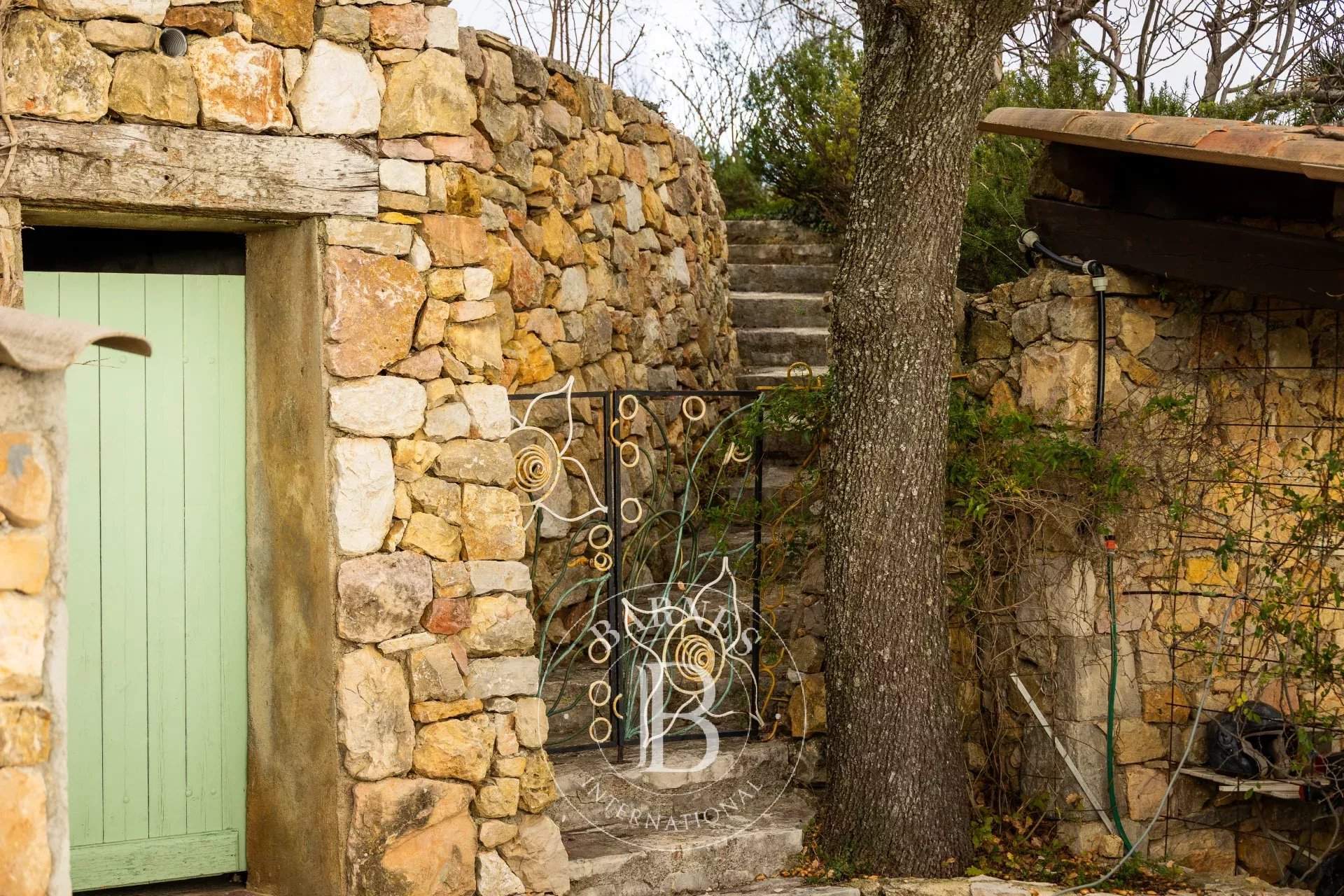 Seillans  - Property 11 Bedrooms - picture 7