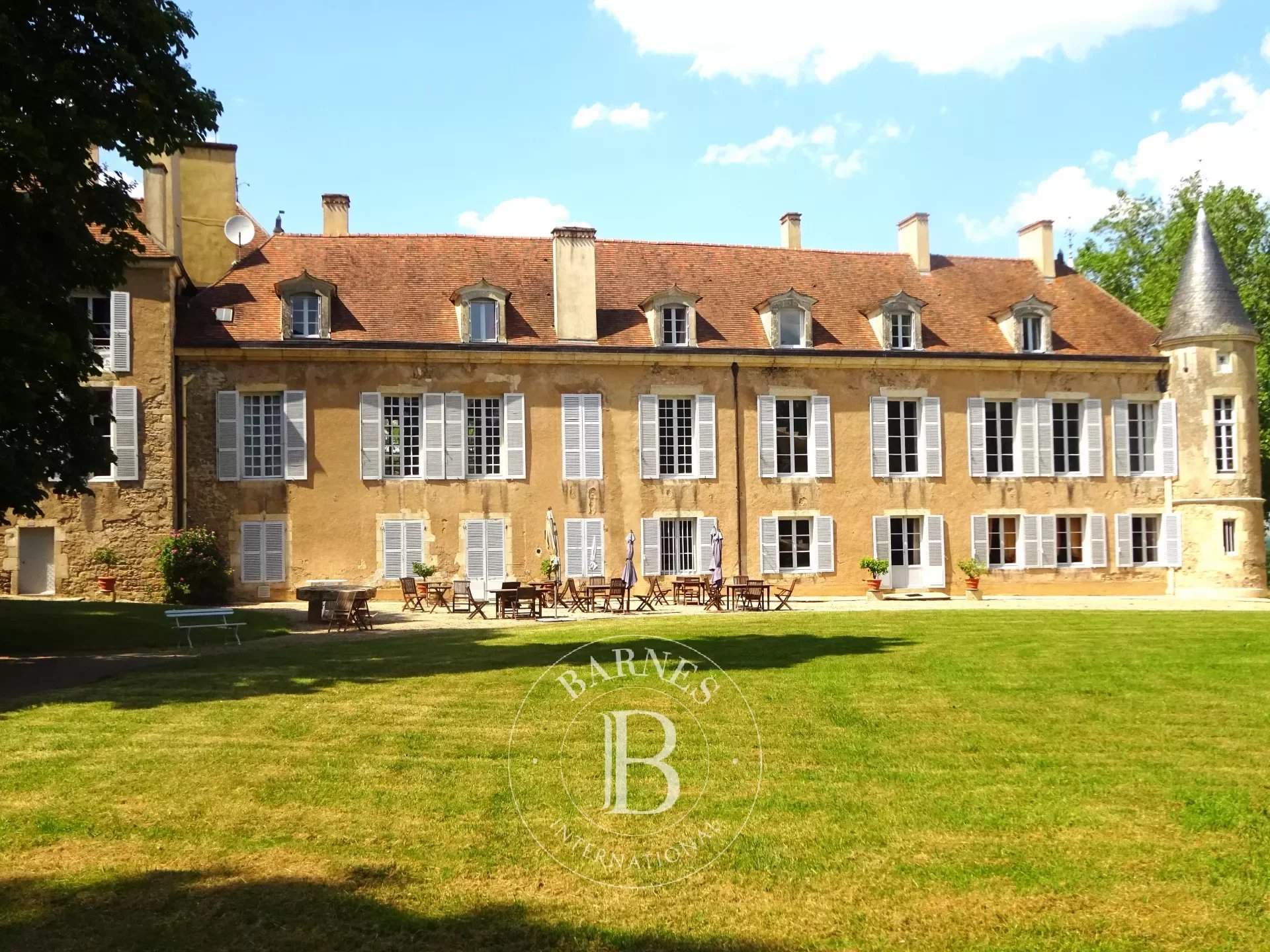 House for sale 25 Bedrooms 16146 sq ft Avallon Bourgogne € 3,950,000
