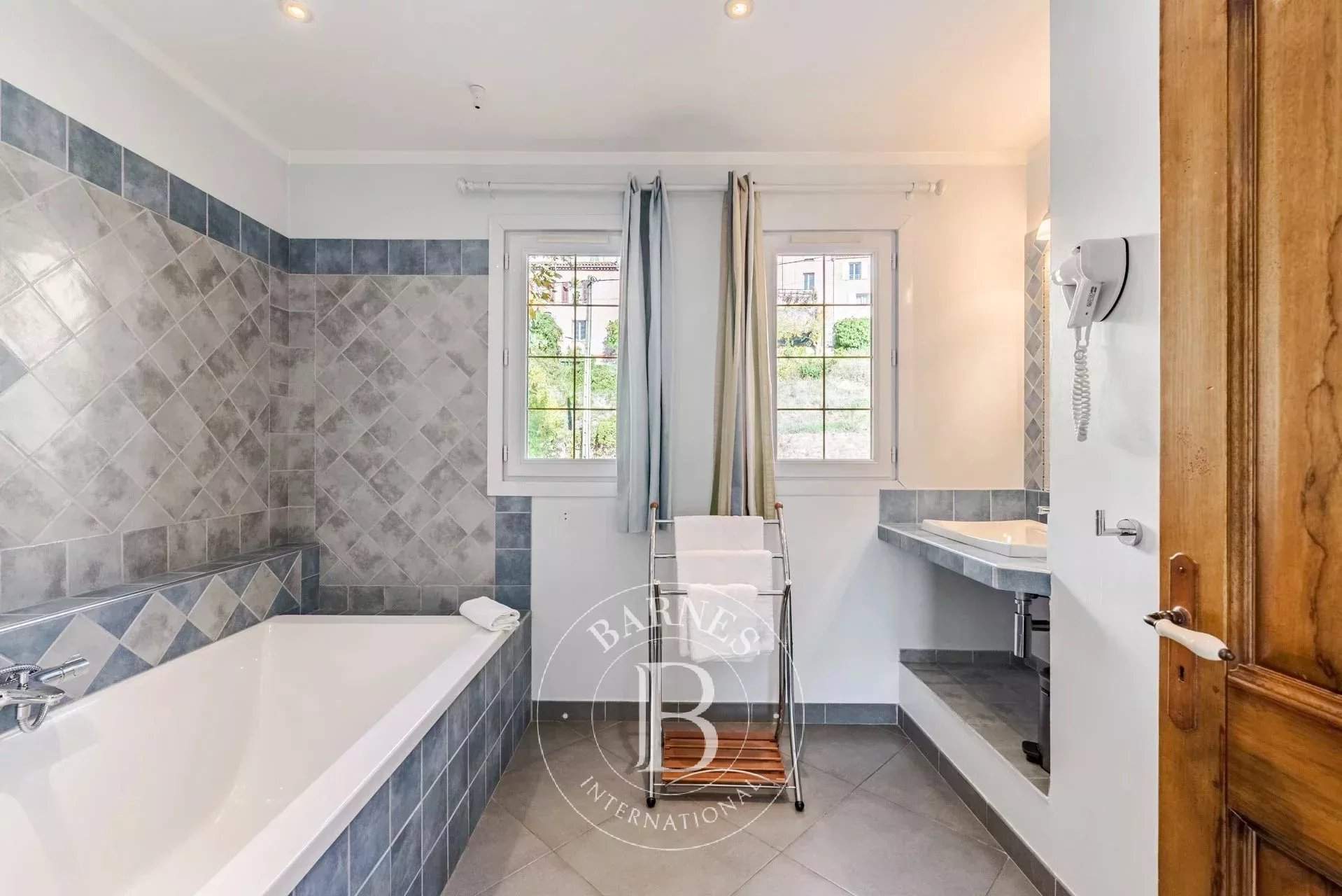 Bagnols-en-Forêt  - Maison d'hôtes 17 Pi&egrave;ces 14 Chambres - picture 13