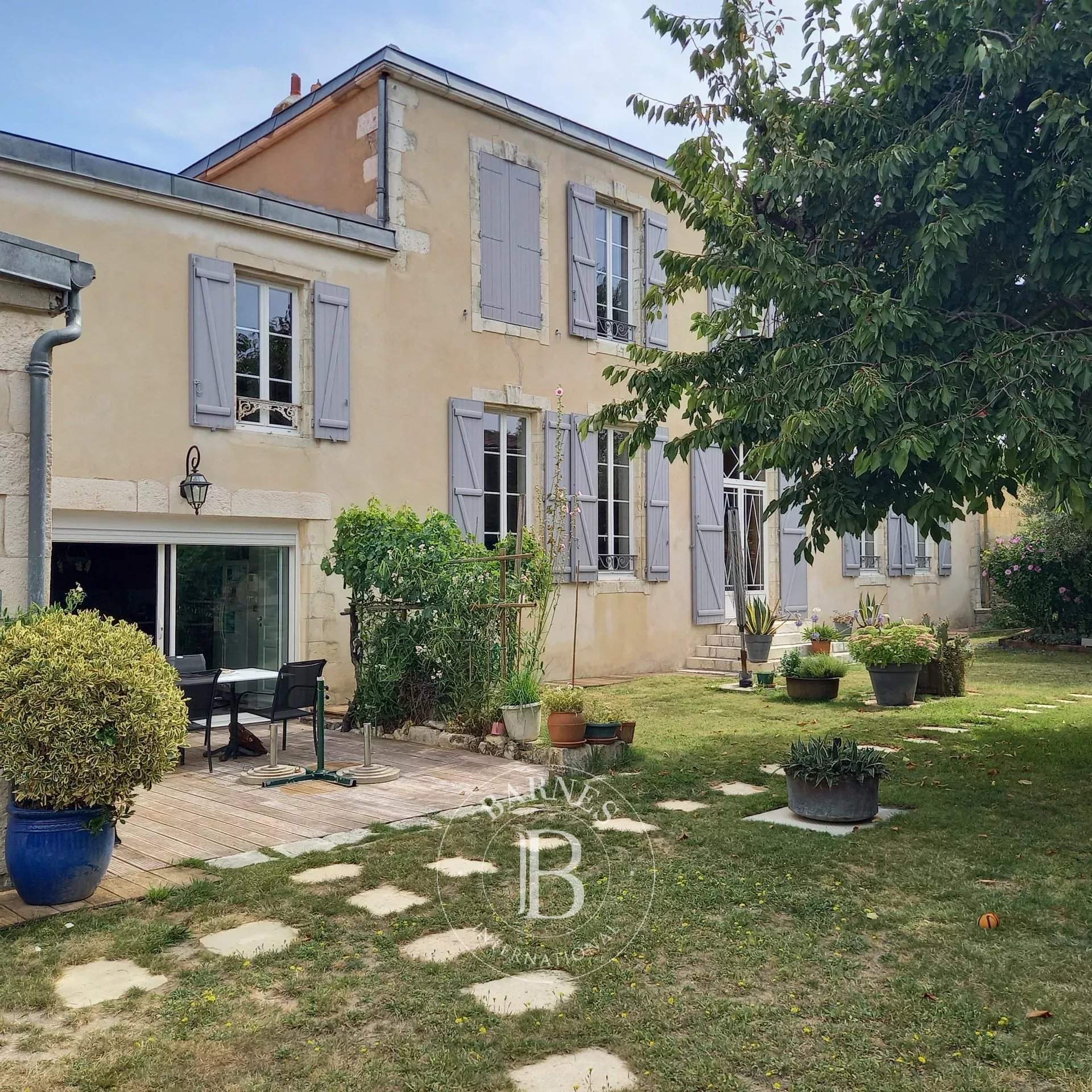 La Rochelle  - House 7 Bedrooms - picture 3