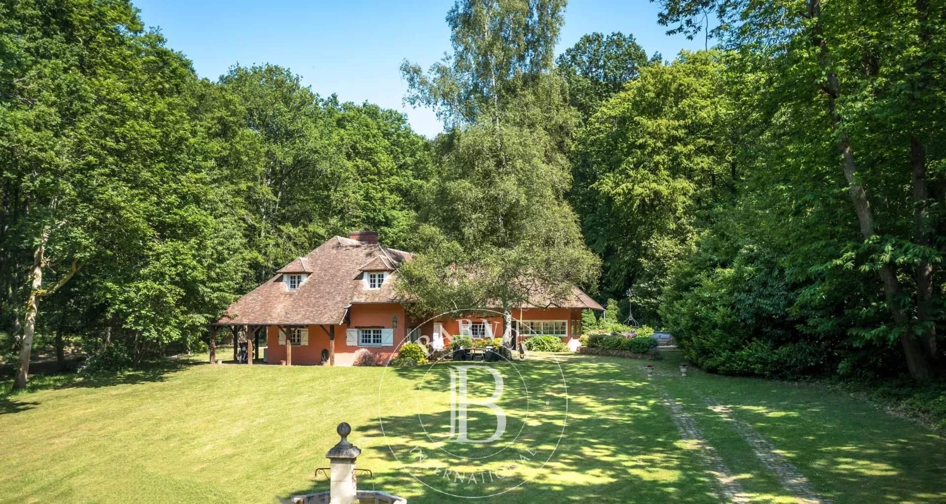 Adainville  - House 8 Bedrooms - picture 1