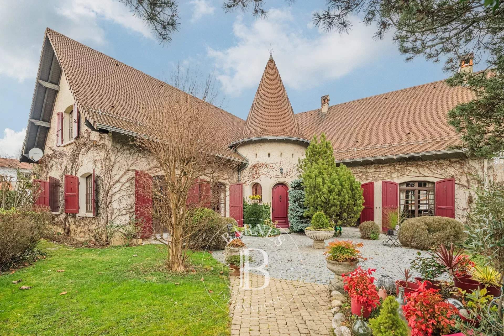 Voiron  - Maison 7 Pi&egrave;ces 4 Chambres - picture 1